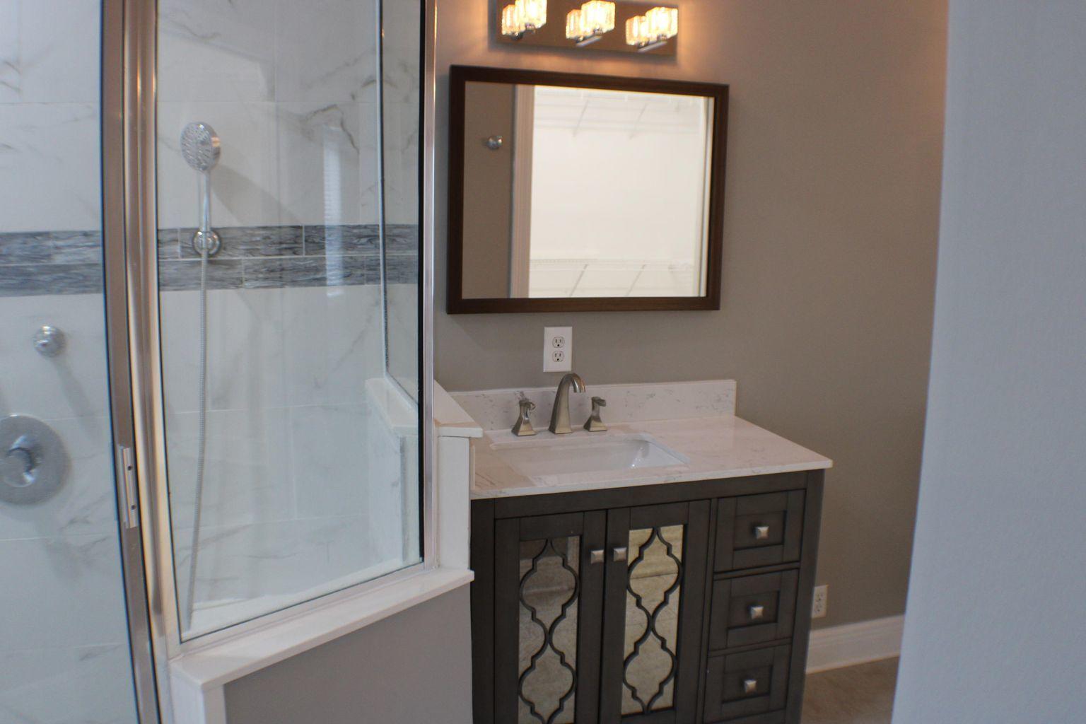 LAKEWOOD POINTE ESTATES - Residential Lease