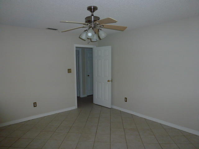 NAVARRE 1ST ADDN LOT 5 BLK 6 - Residential Lease
