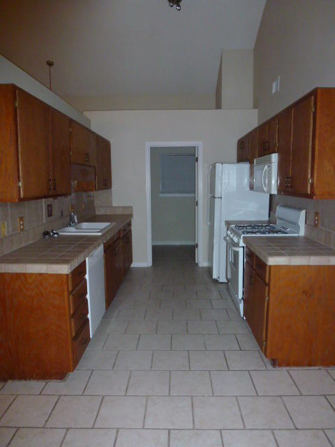 NAVARRE 1ST ADDN LOT 5 BLK 6 - Residential Lease