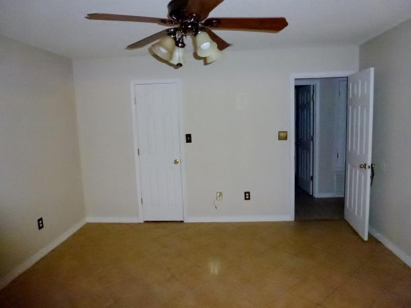 NAVARRE 1ST ADDN LOT 5 BLK 6 - Residential Lease