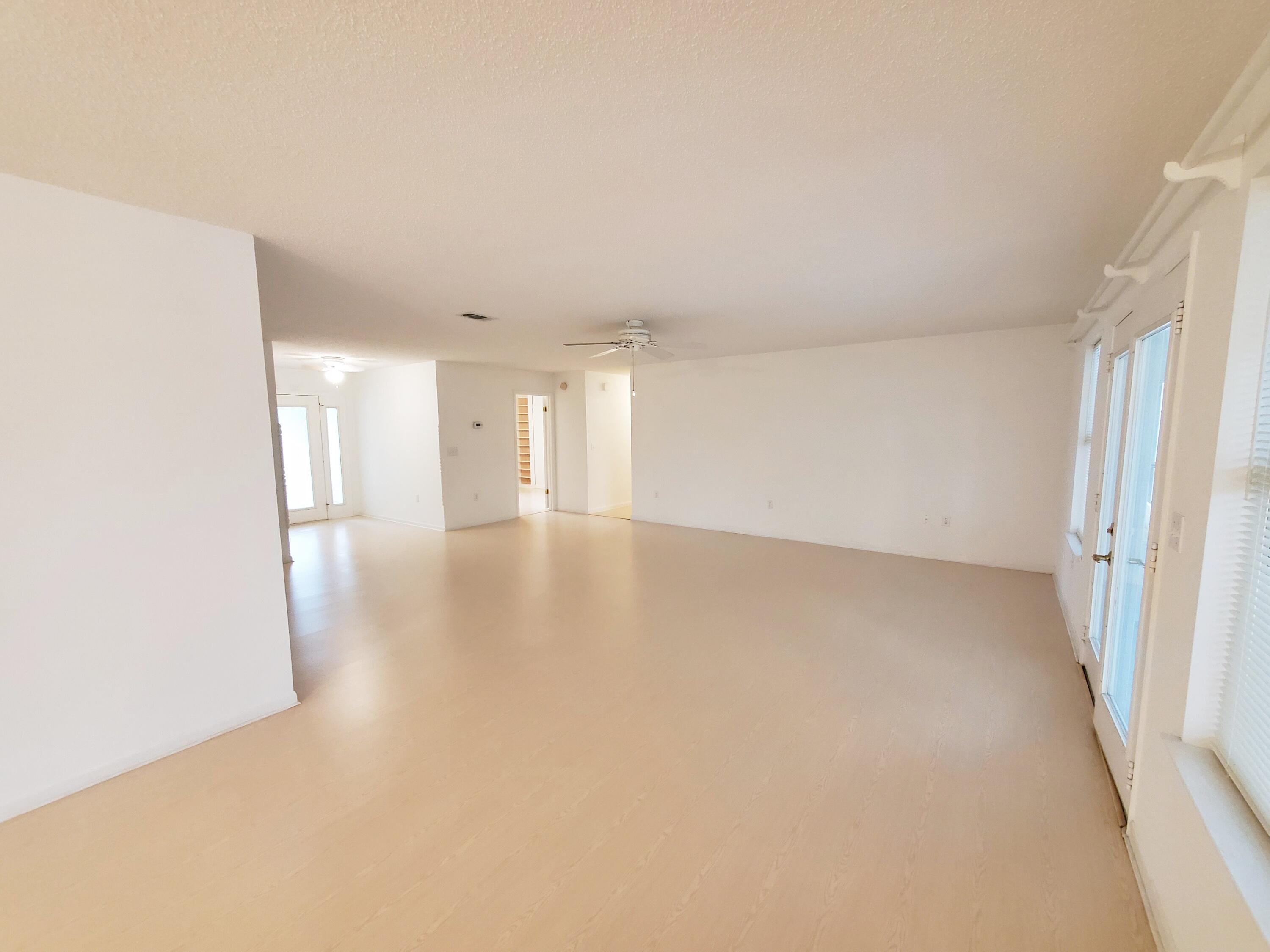 KENNEDY LAKES 1ST ADDN - Residential