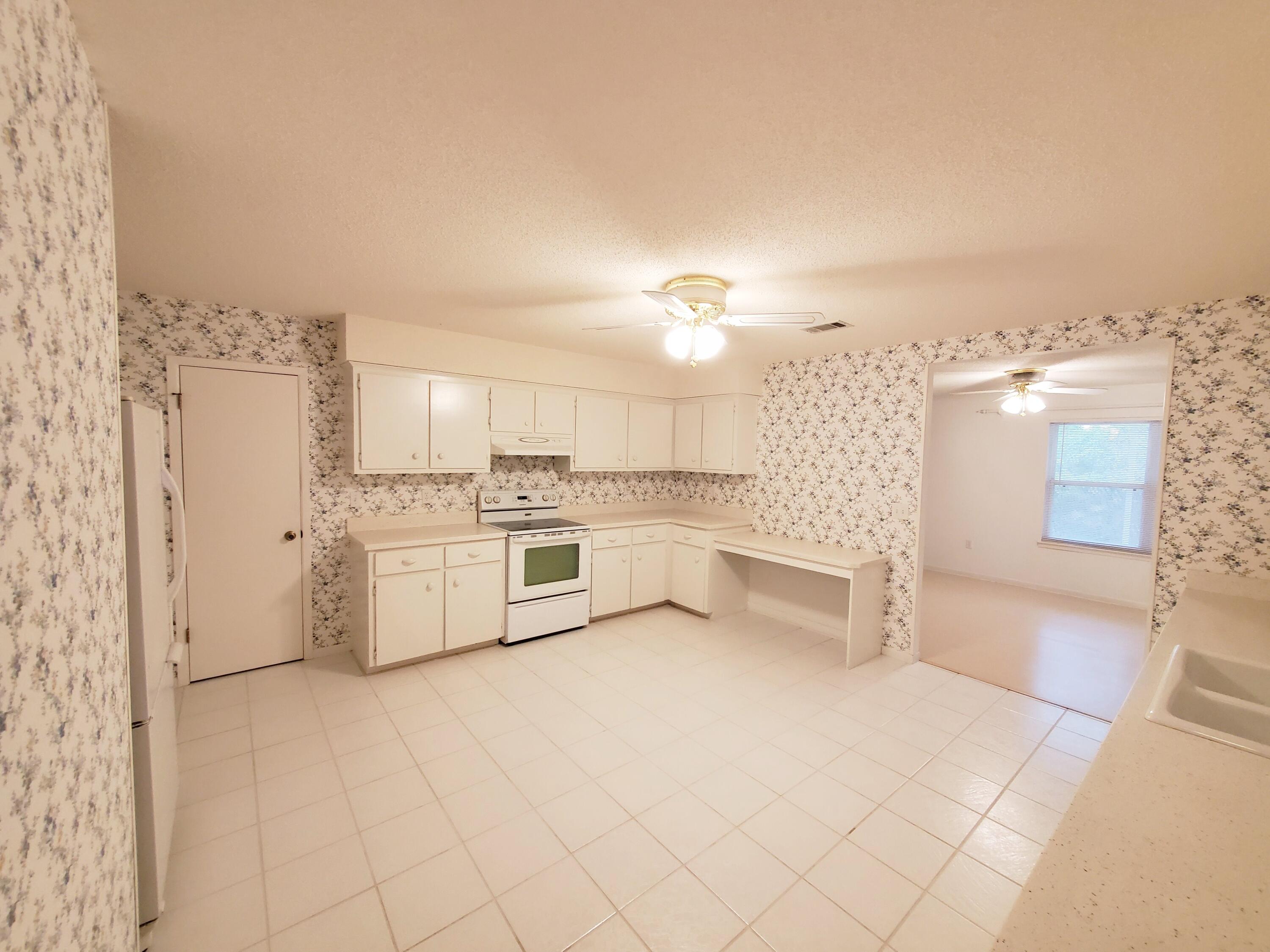 KENNEDY LAKES 1ST ADDN - Residential