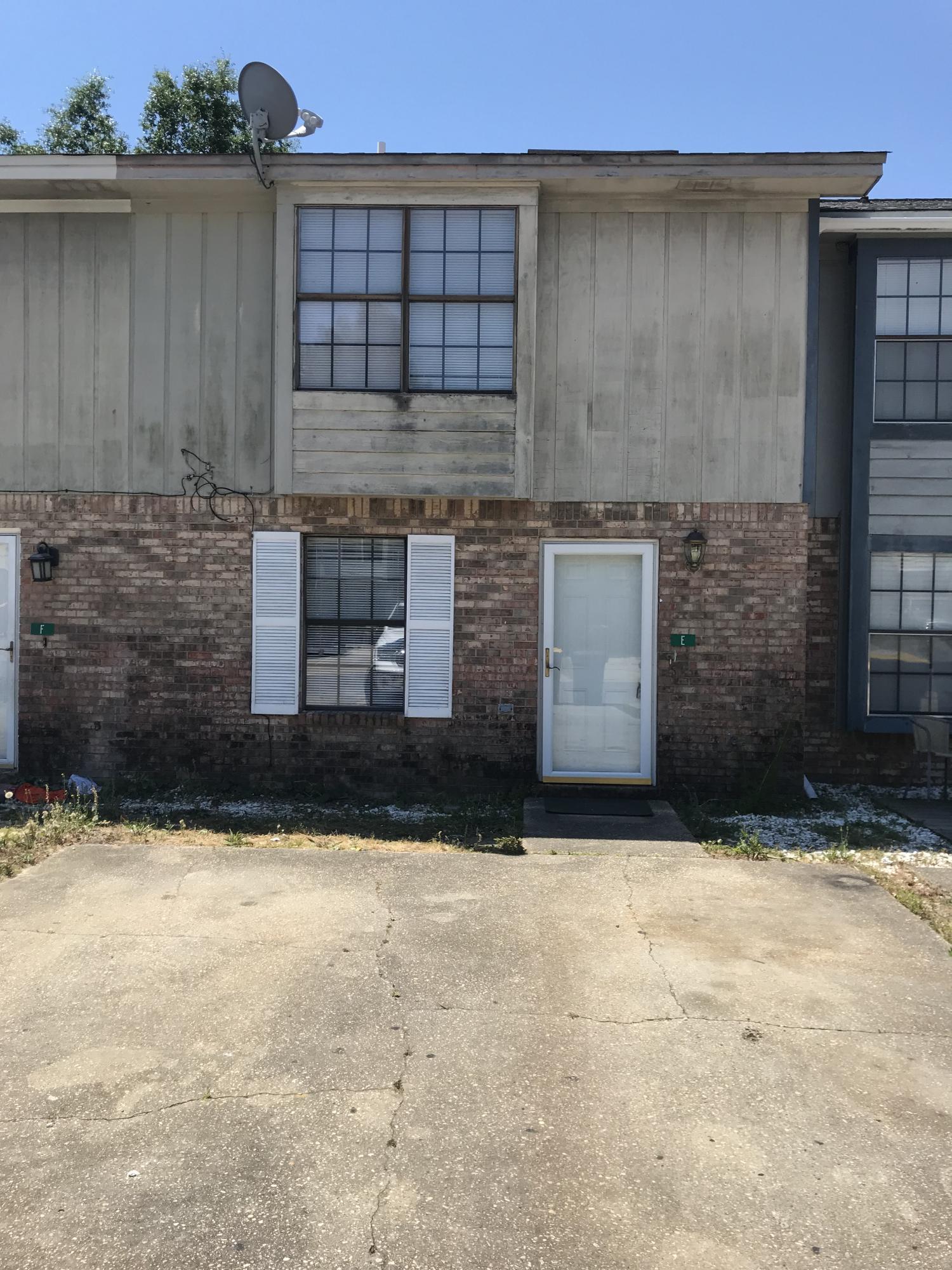 Freshly painted townhouse, centrally located in Fort Walton Beach. Tile flooring downstairs and in the baths and carpeting throughout the rest. Living room, half bath, kitchen, dining room, and laundry room downstairs. Two bedrooms upstairs, both with walk in closets as well as a full bath with entrances from the hallway and master bedroom. Call to see today!