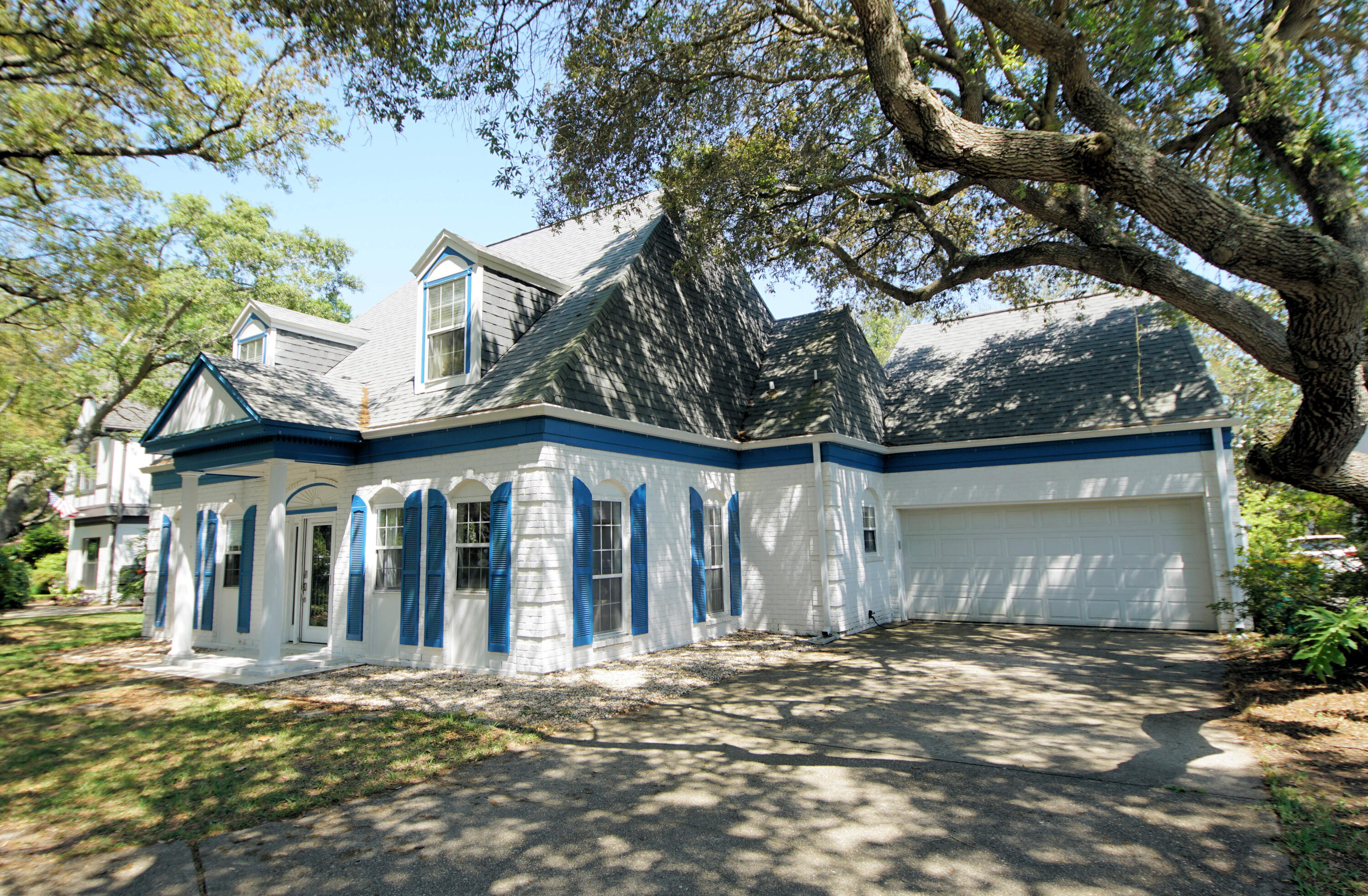 LAKE LORRAINE GARDENS - Residential Lease