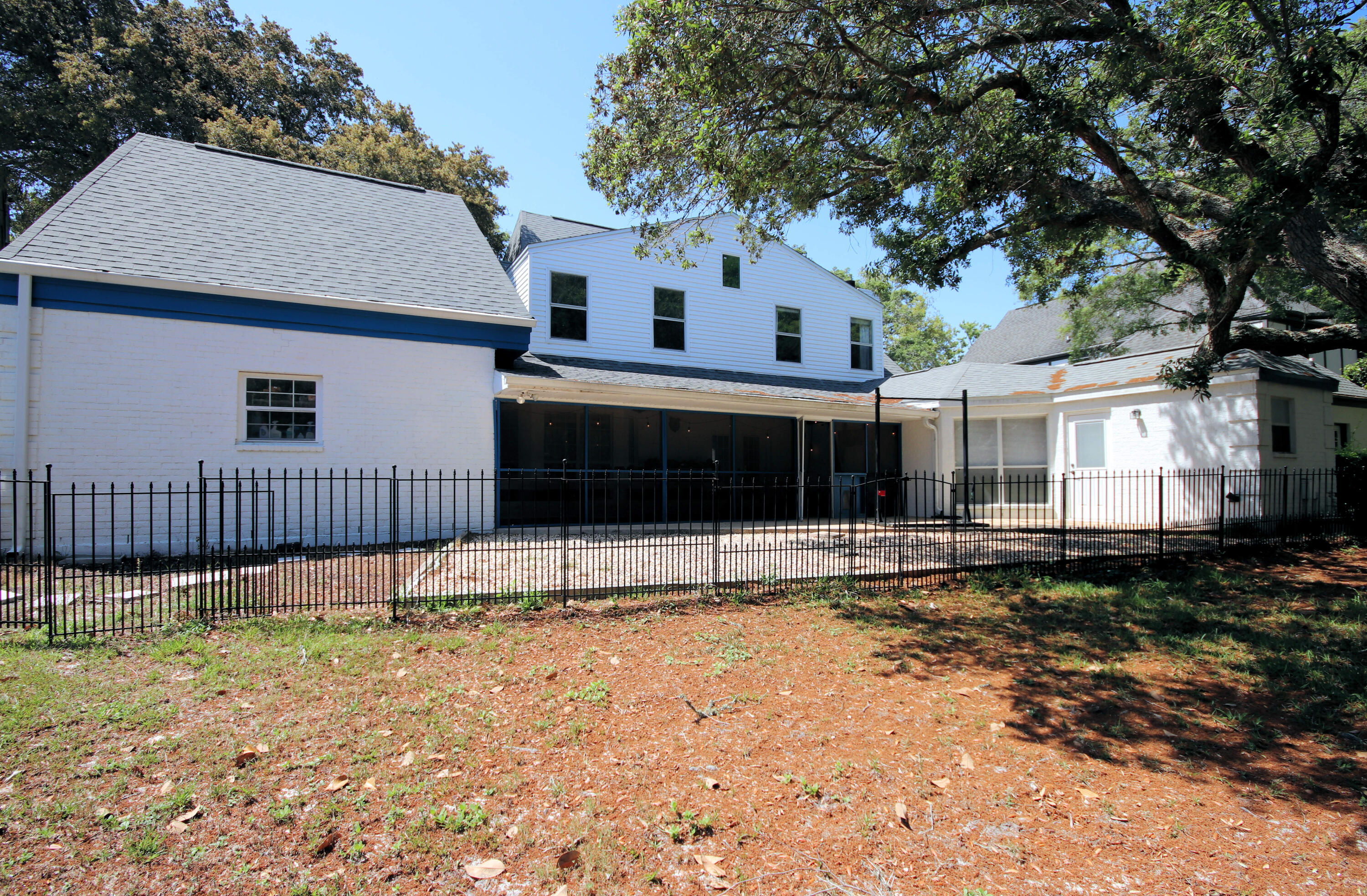 LAKE LORRAINE GARDENS - Residential Lease