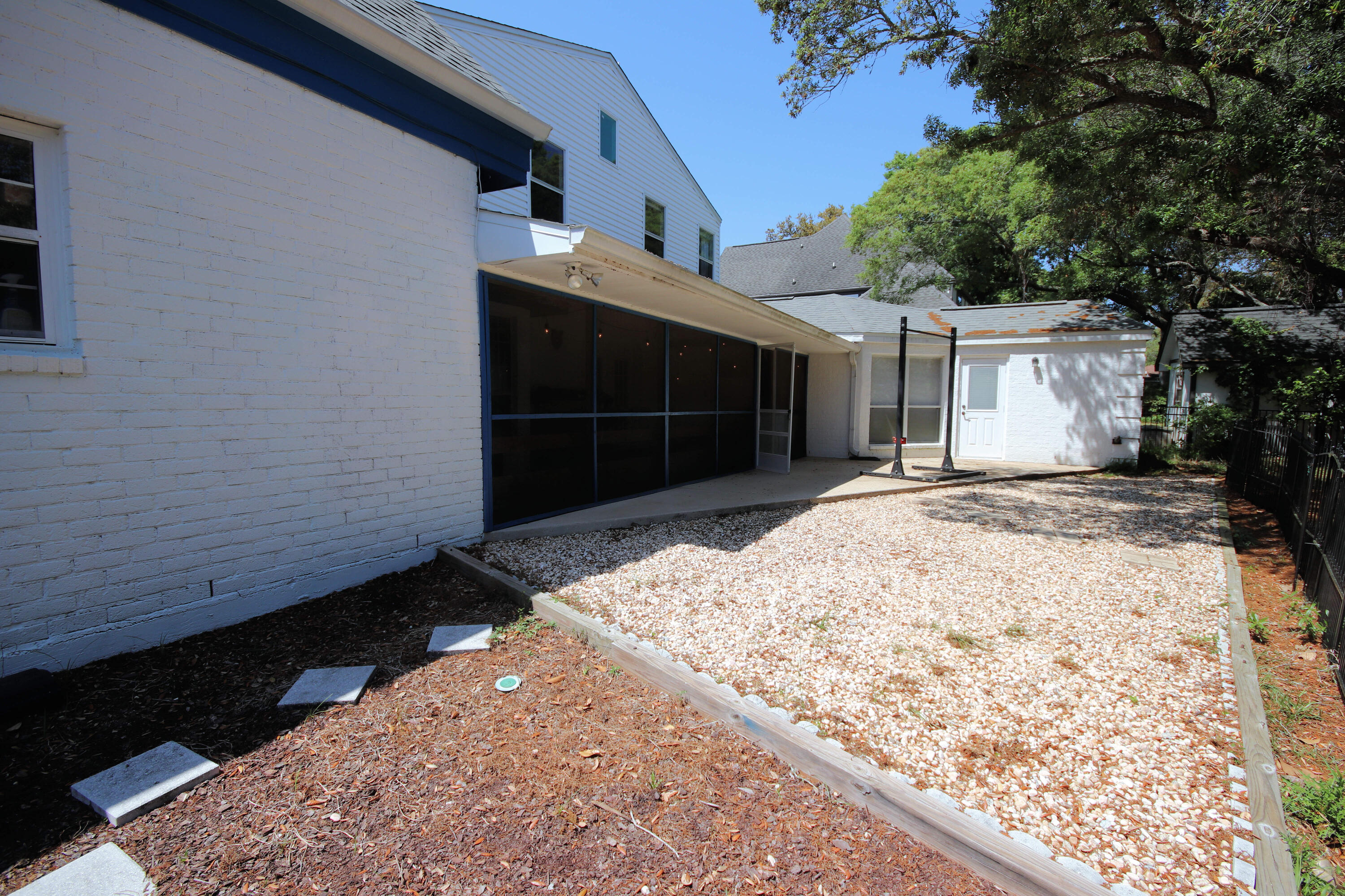 LAKE LORRAINE GARDENS - Residential Lease