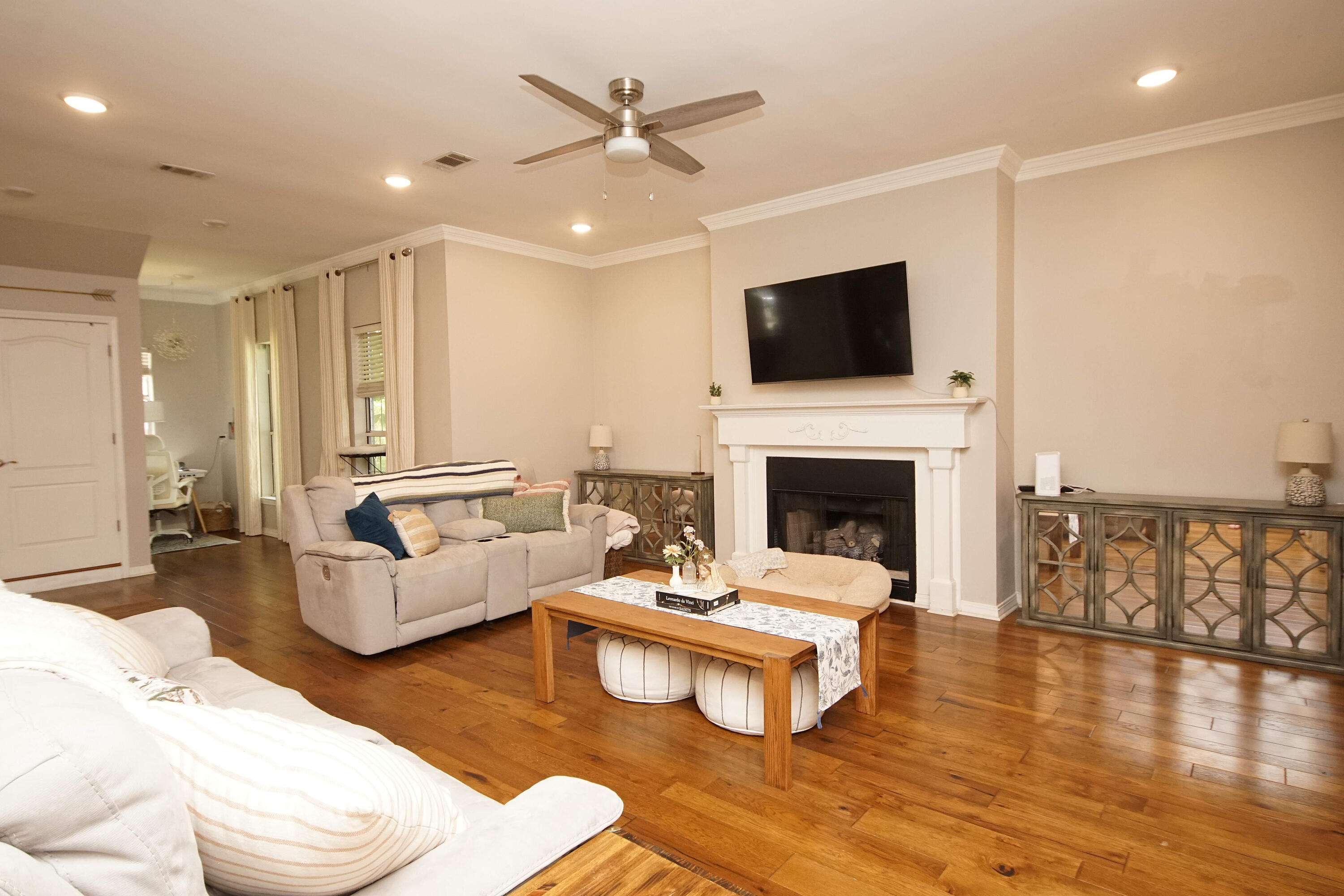 LAKE LORRAINE GARDENS - Residential Lease