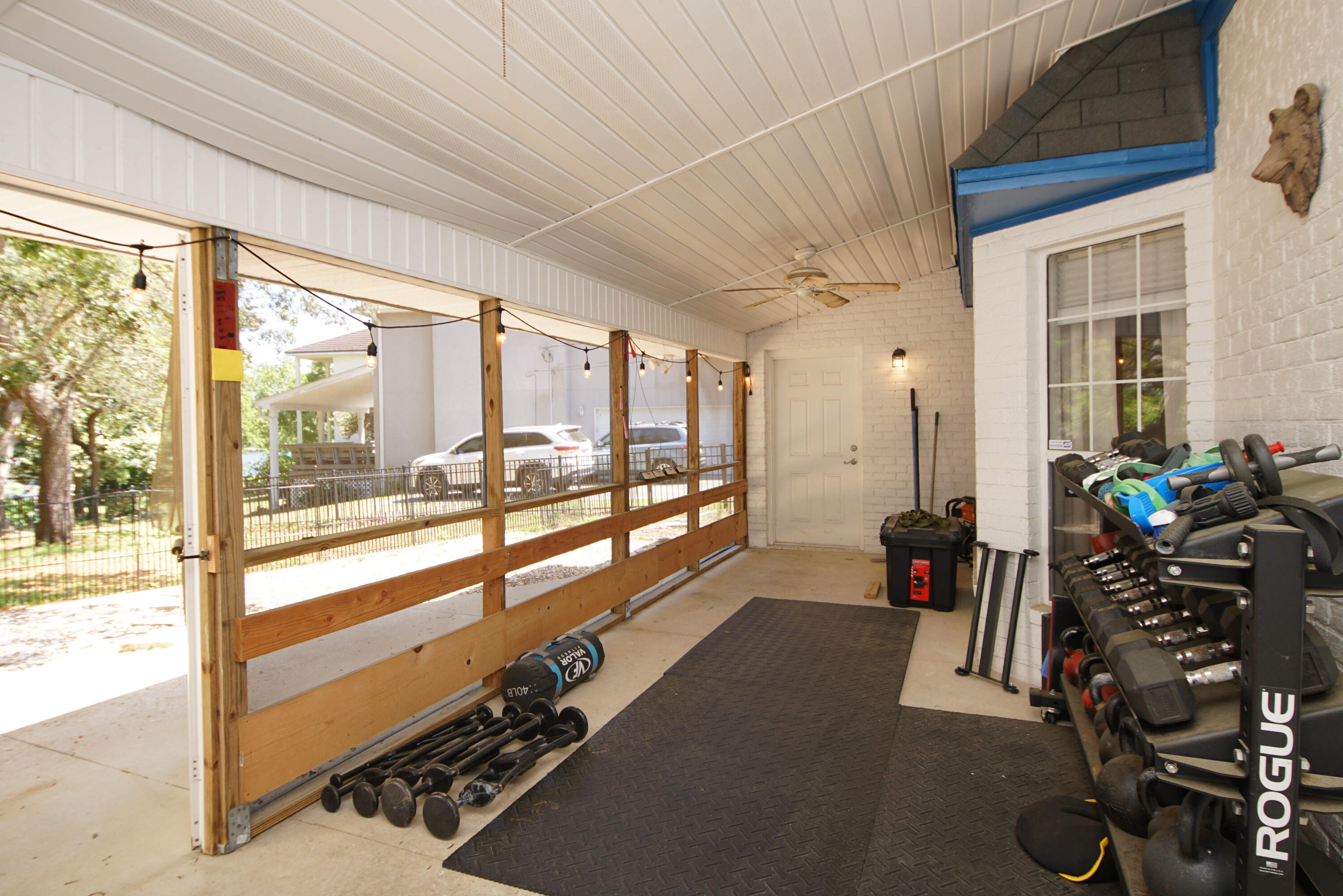 LAKE LORRAINE GARDENS - Residential Lease