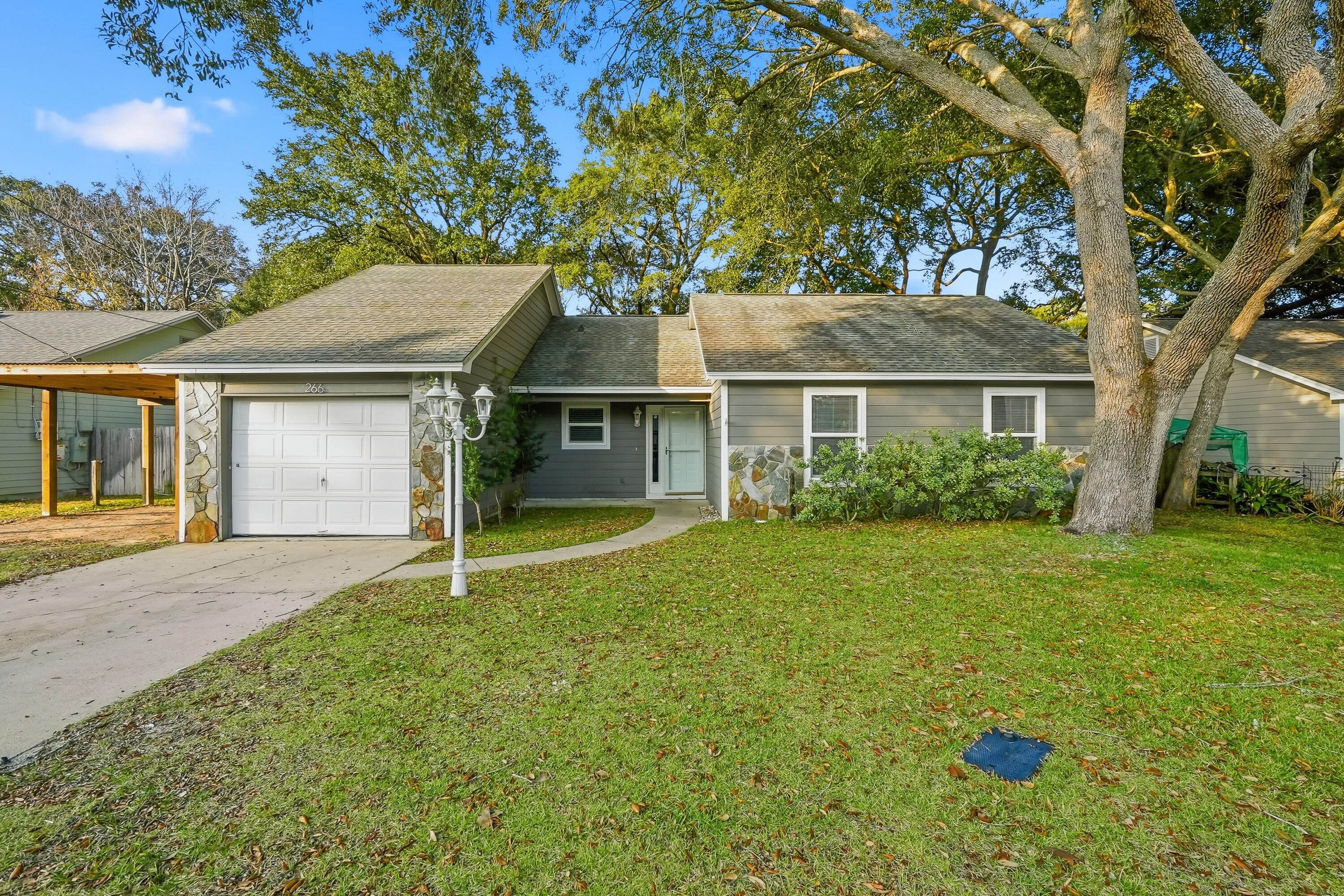 CREEKSIDE 5 - Residential Lease
