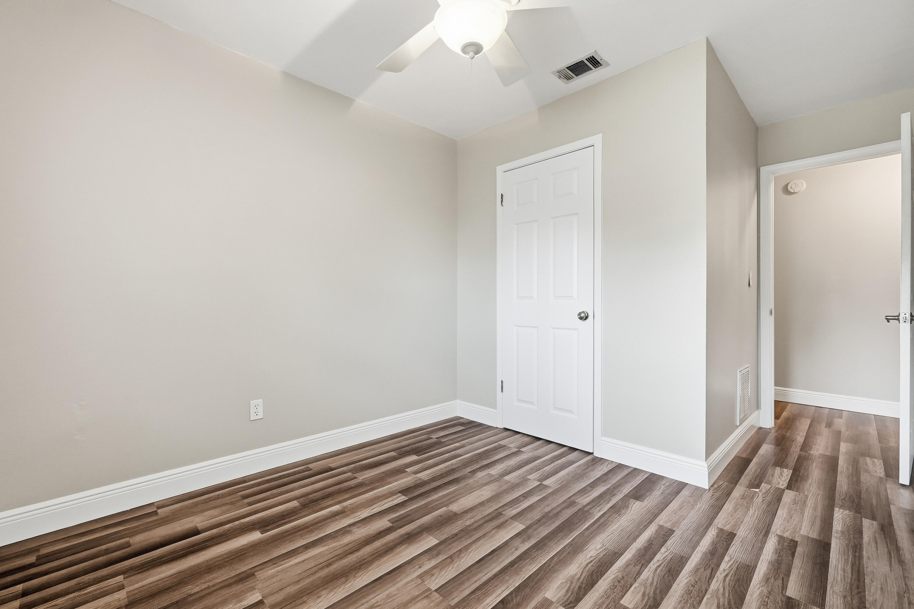 CREEKSIDE 5 - Residential Lease