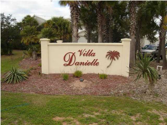 This Navarre townhome is in a great neighborhood, Villa Danielle, just off Hwy 87 on Hwy 399 in Navarre, Florida. The Neighborhood is located on the bay and is just 10 minutes from Navarre Beach and only 20 minutes from Hurlburt Field.
This long term 3BR/2.5BA rental is two stories, 1,388 square feet, and offers a 1 car garage. The landscaping and curb appeal are wonderful and the tile in the kitchen and dining area makes cleaning a breeze. There is carpet in the living room, bedrooms and hall areas,for additional comfort.
The washer and dryer are *as is*. Whilst smoking is not permitted. a fenced in back yard for privacy, and even some gardening. In addition there is a covered patio. Pets are allowed with approval.