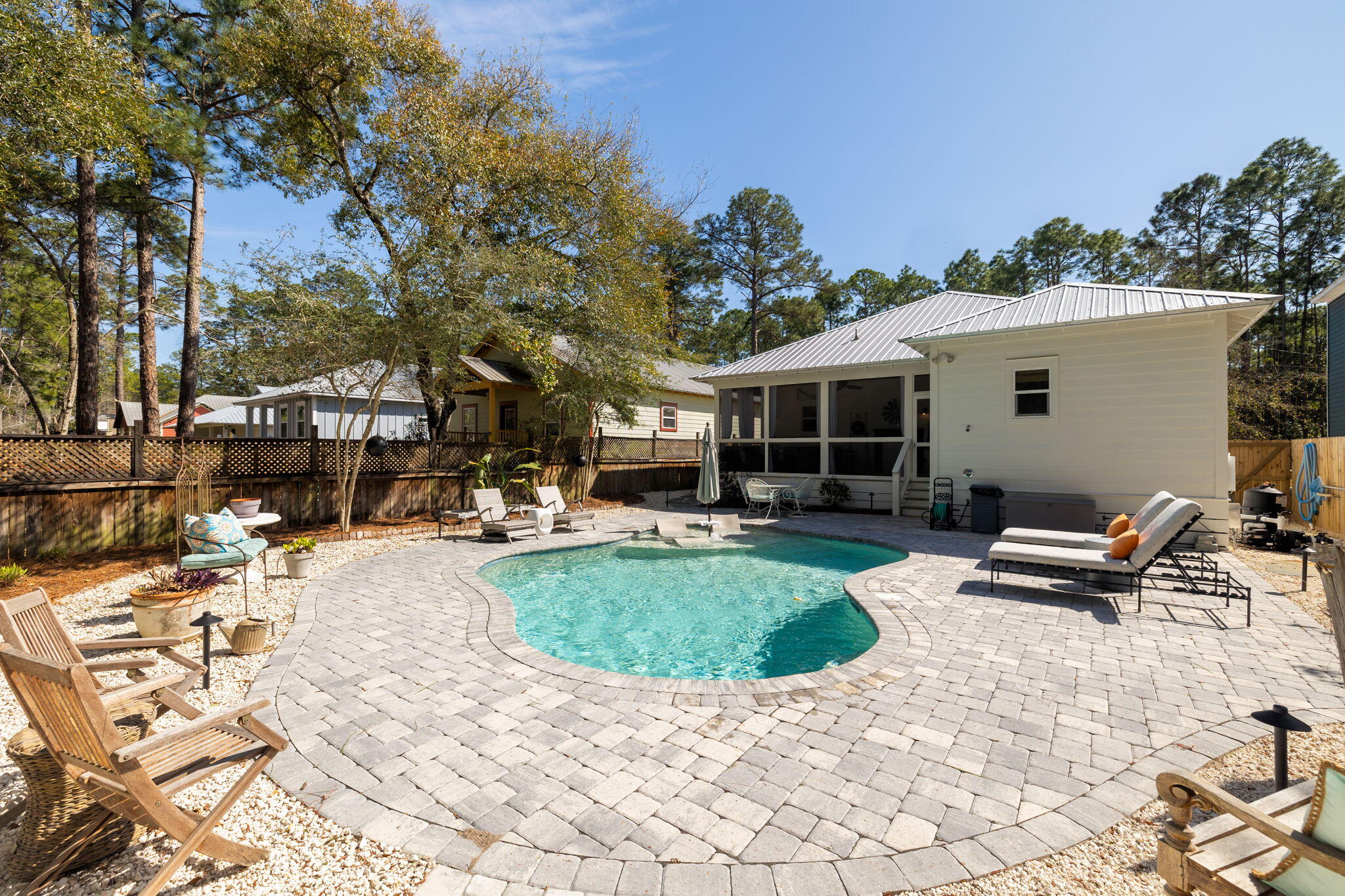 MAGNOLIA BEACH - Residential