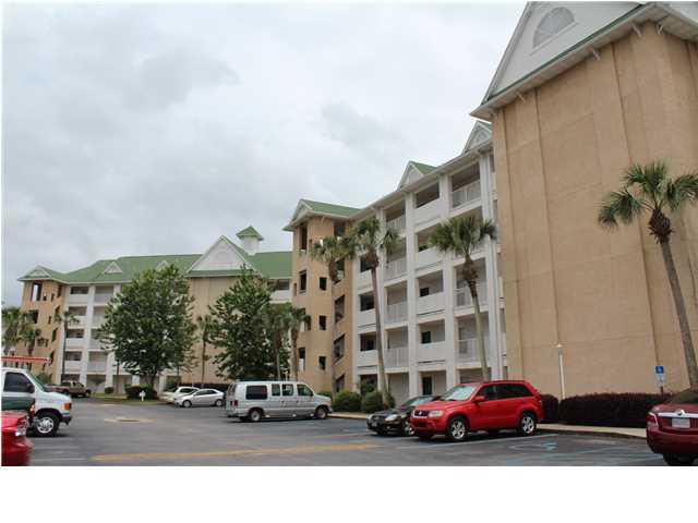You will adore this lovely 1BR/1BA Niceville condo for rent. Located in the prestigious Bluewater Bay area, this home is conveniently near both Destin and Niceville attractions. This includes restaurants, shopping, Eglin Air Force Base and the beautiful beaches of the Emerald Coast.
Inside this great rental, you will find a bright and open floor plan. The space is instantly inviting from the moment you walk in. Outside there a large screened-in patio.
The Florida Club amenities include a community pool, fitness center, hot tub, sauna, business center and car wash. This condo does include a washer and dryer set. Sorry this rental is not pet friendly.