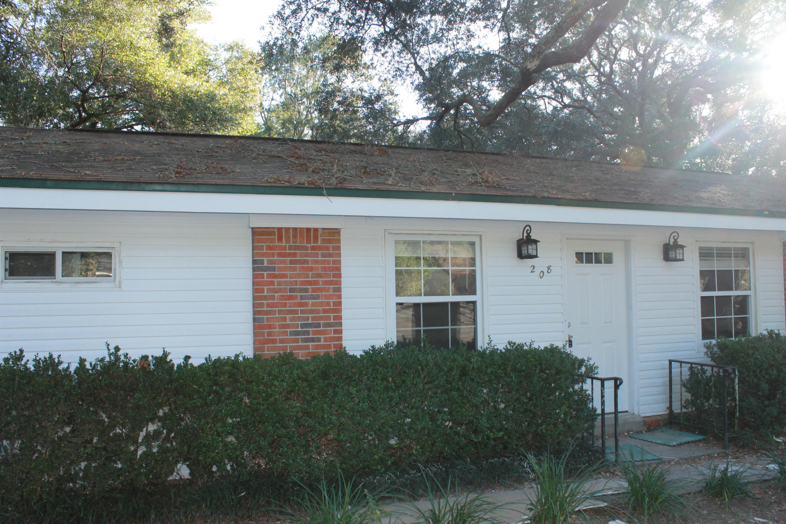 AVAILABLE DECEMBER 1!
Additional photos coming soon!
Beautiful updated 4 bedroom, 2.5 bath home, centrally located in Niceville!
This home is currently in the process of being remodeled and will feature brand new LVP flooring, fresh paint, new light fixtures, custom tile shower, and a brand new roof. This home will be sparkling clean at move in.
Located near Niceville's top rated schools, military bases, shopping, restaurants, and a short drive over the Midbay bridge to gorgeous Destin beaches.
Pets may be considered on a case-by-case basis.
Tenant to verify all data.
Please contact Sound Choice Real Estate to schedule a showing- 850.389.8533