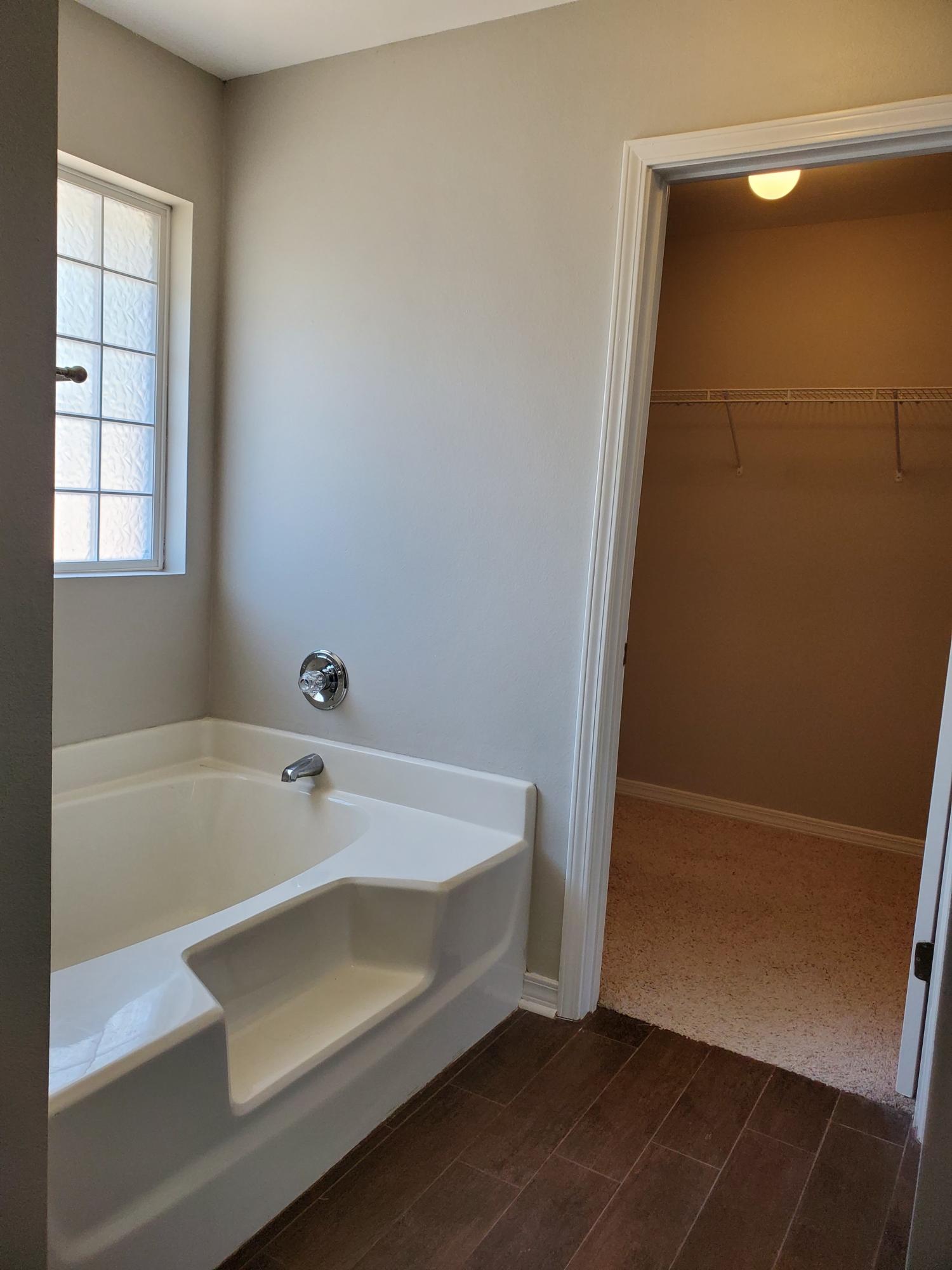 CREETWOODS - Residential Lease