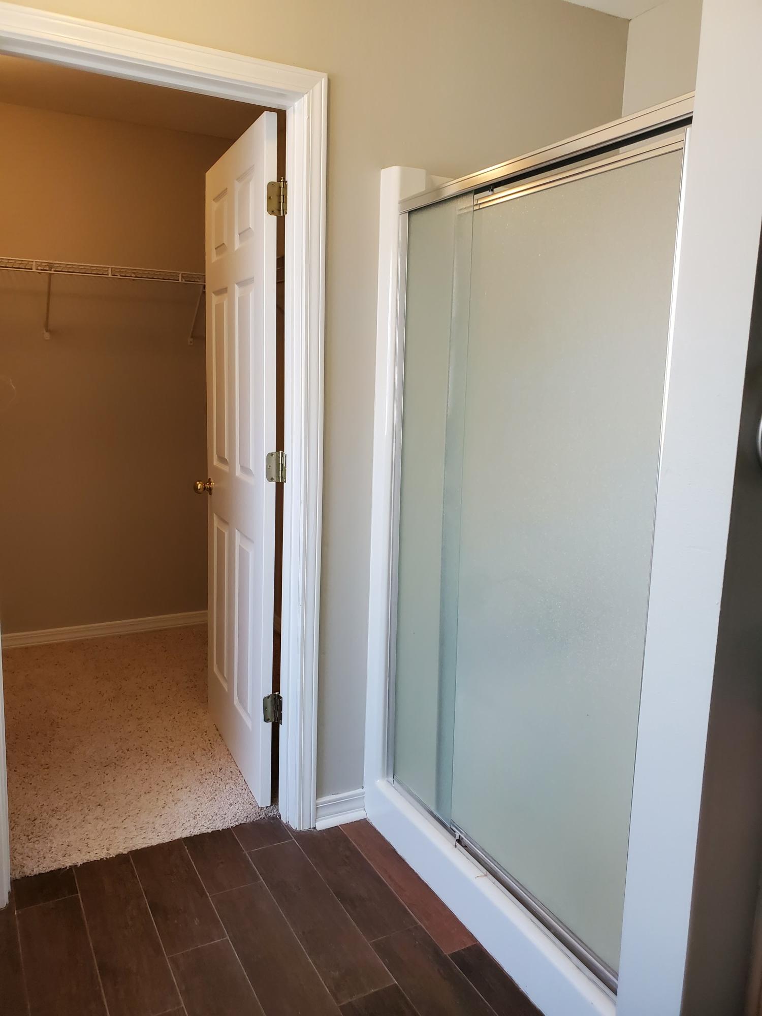 CREETWOODS - Residential Lease