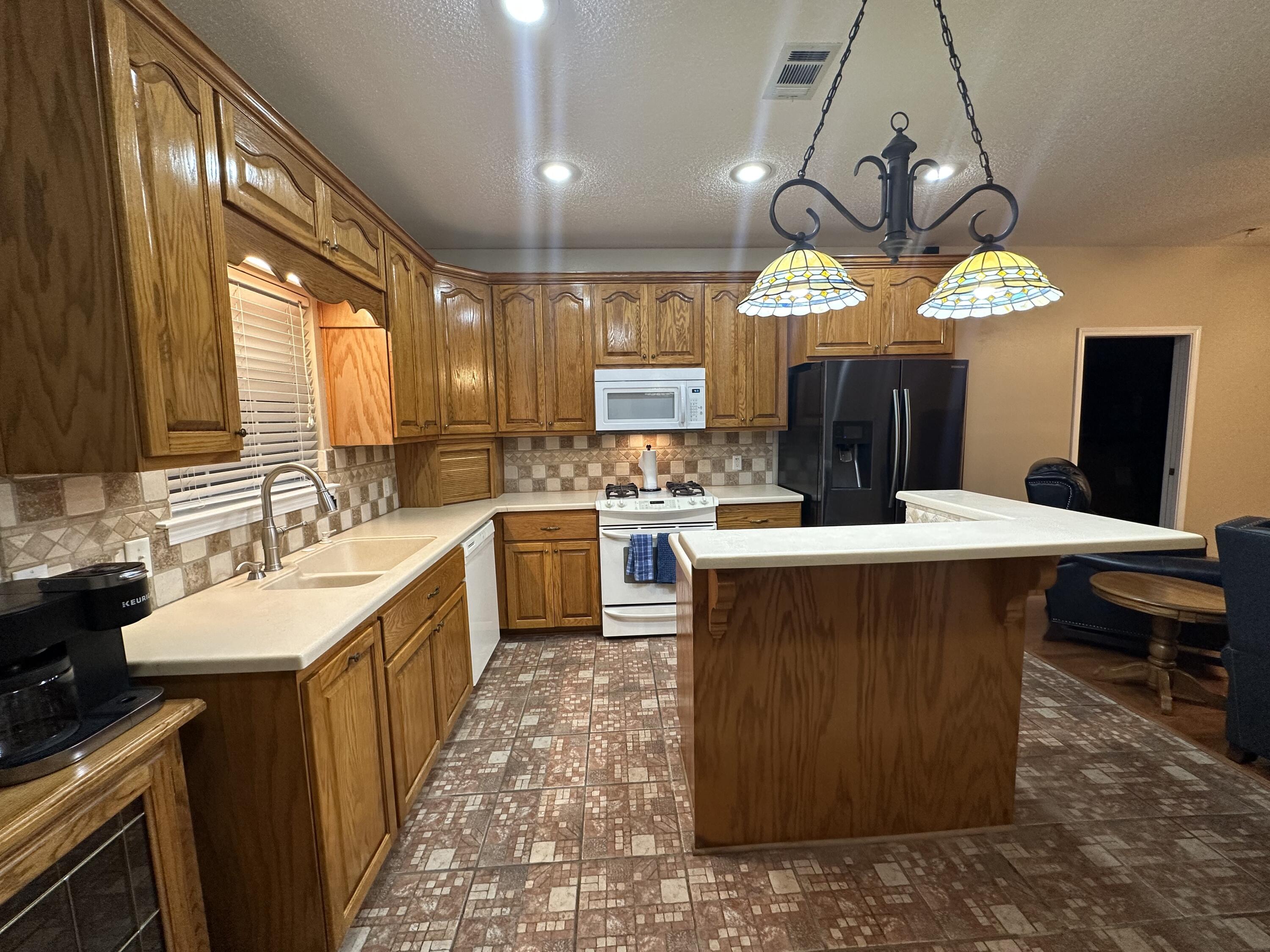 CRESTVIEW SUBURB (231000.00) - Residential