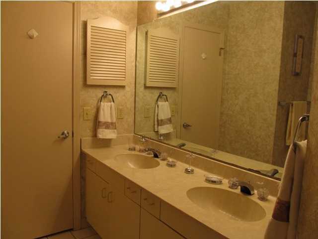 BAYSIDE VILLAS CONDO - Residential Lease