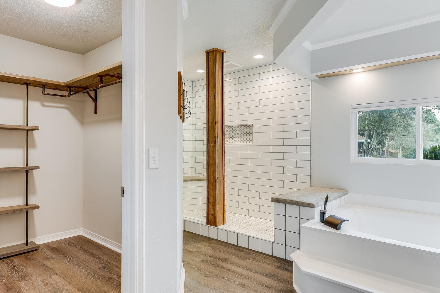 MARY ESTHER MANOR 1ST ADD - Residential Lease