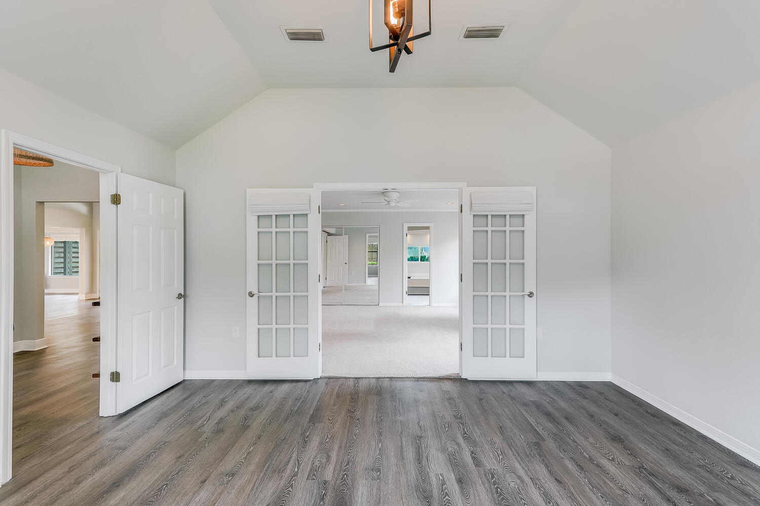 MARY ESTHER MANOR 1ST ADD - Residential Lease