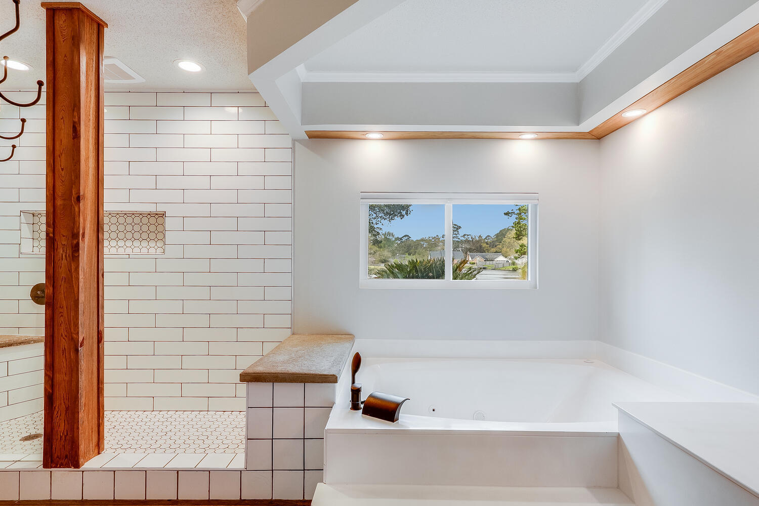 MARY ESTHER MANOR 1ST ADD - Residential Lease