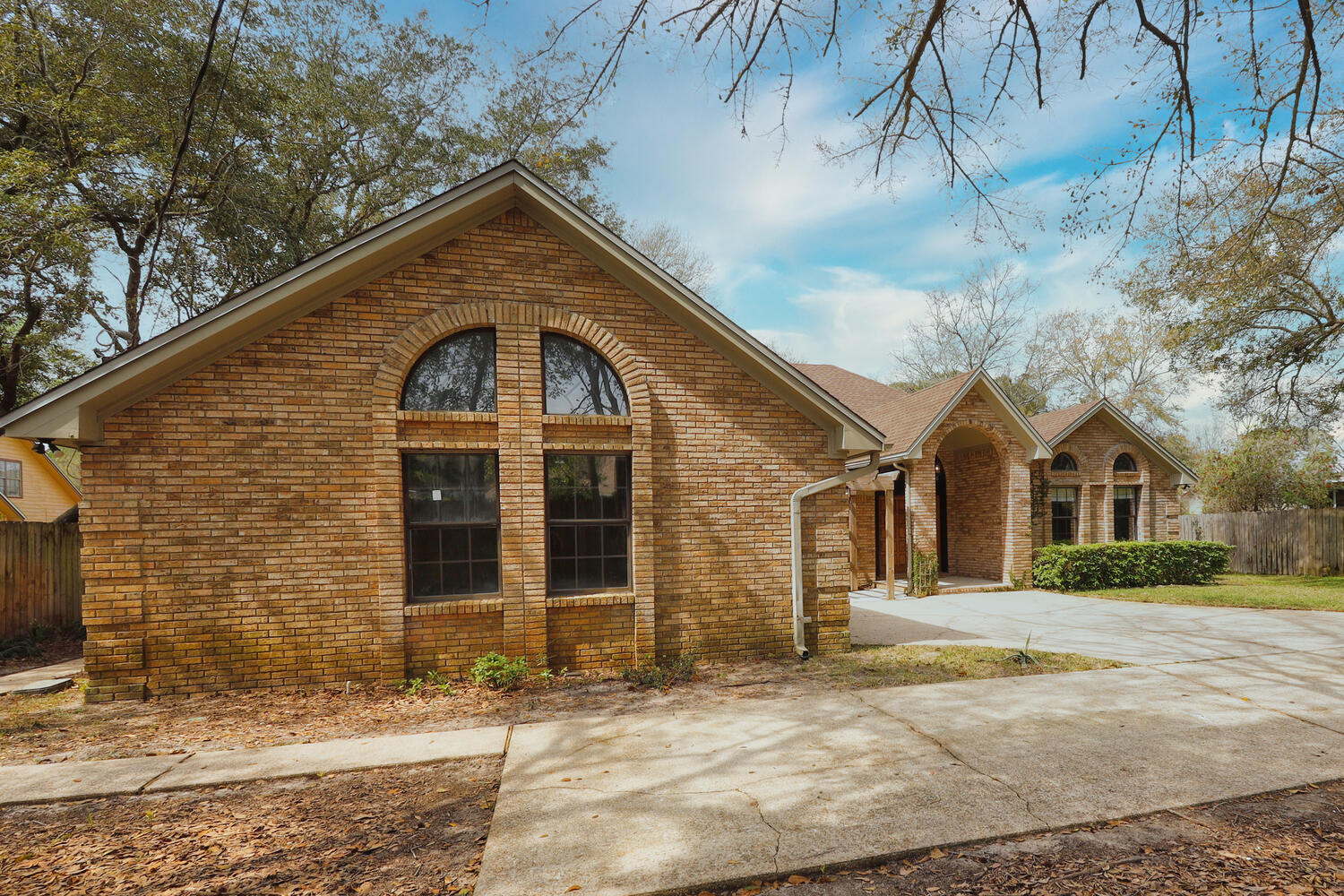 MARY ESTHER MANOR 1ST ADD - Residential Lease