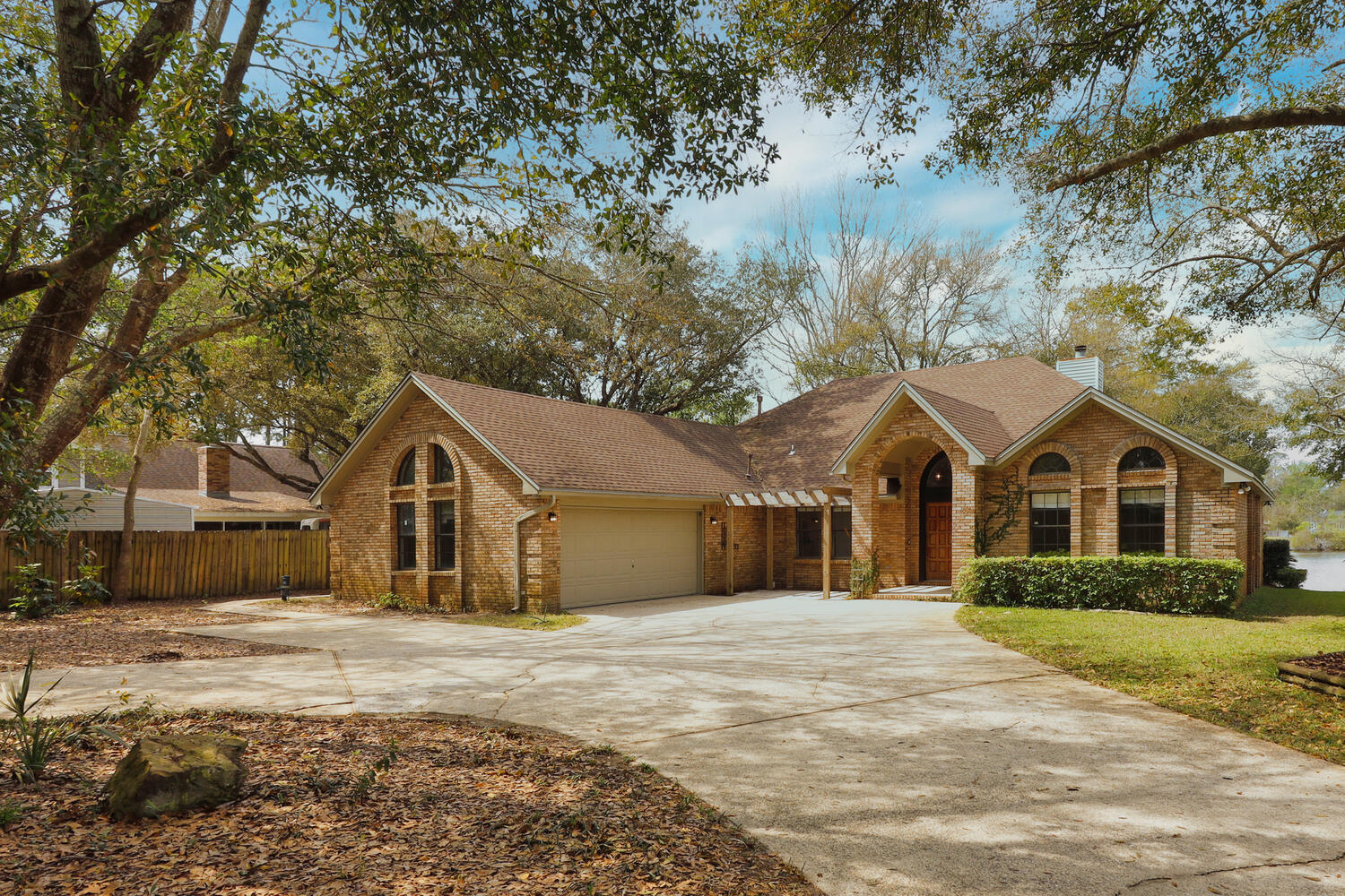 MARY ESTHER MANOR 1ST ADD - Residential Lease
