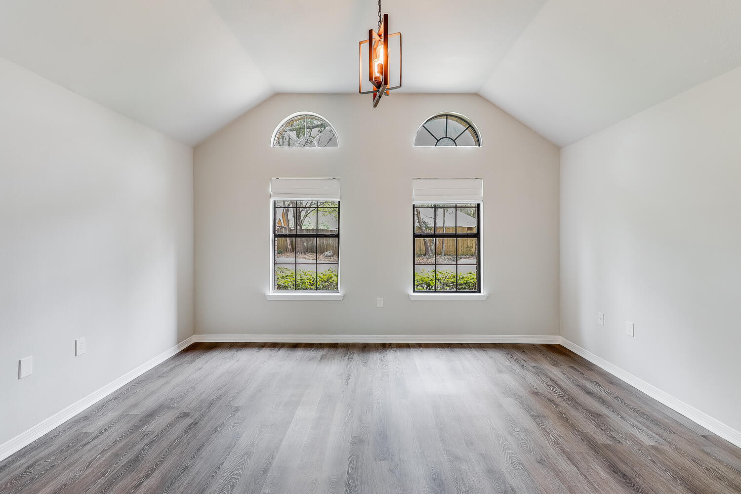 MARY ESTHER MANOR 1ST ADD - Residential Lease