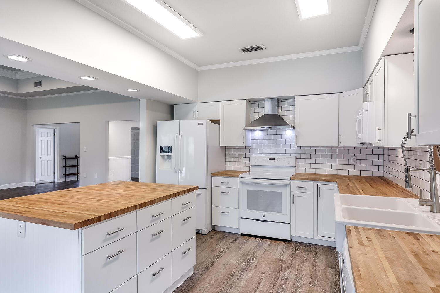 MARY ESTHER MANOR 1ST ADD - Residential Lease