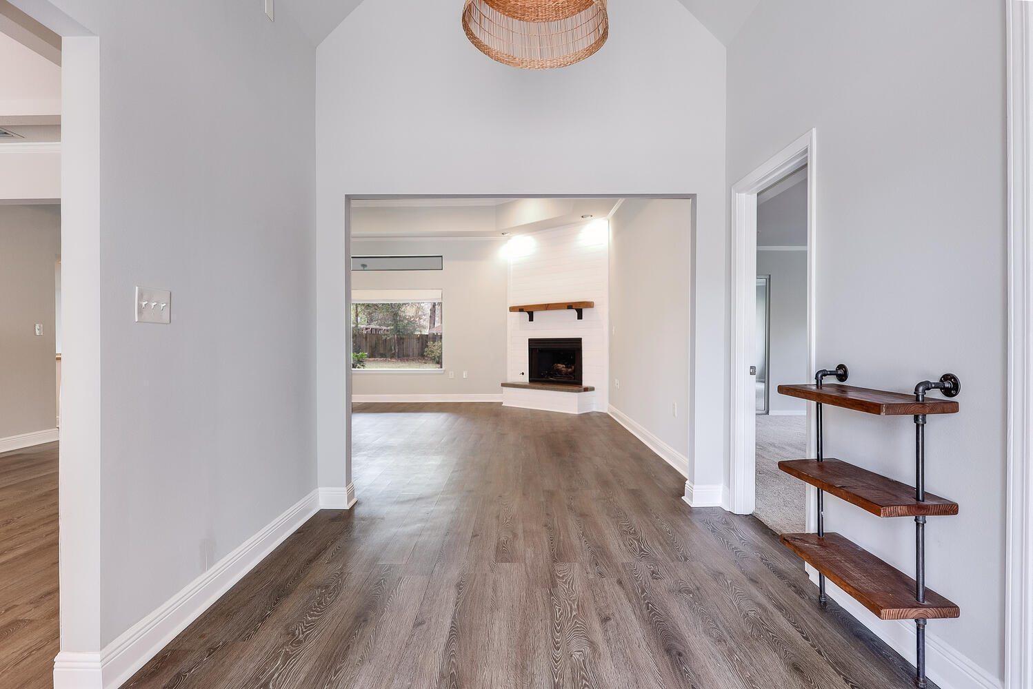 MARY ESTHER MANOR 1ST ADD - Residential Lease