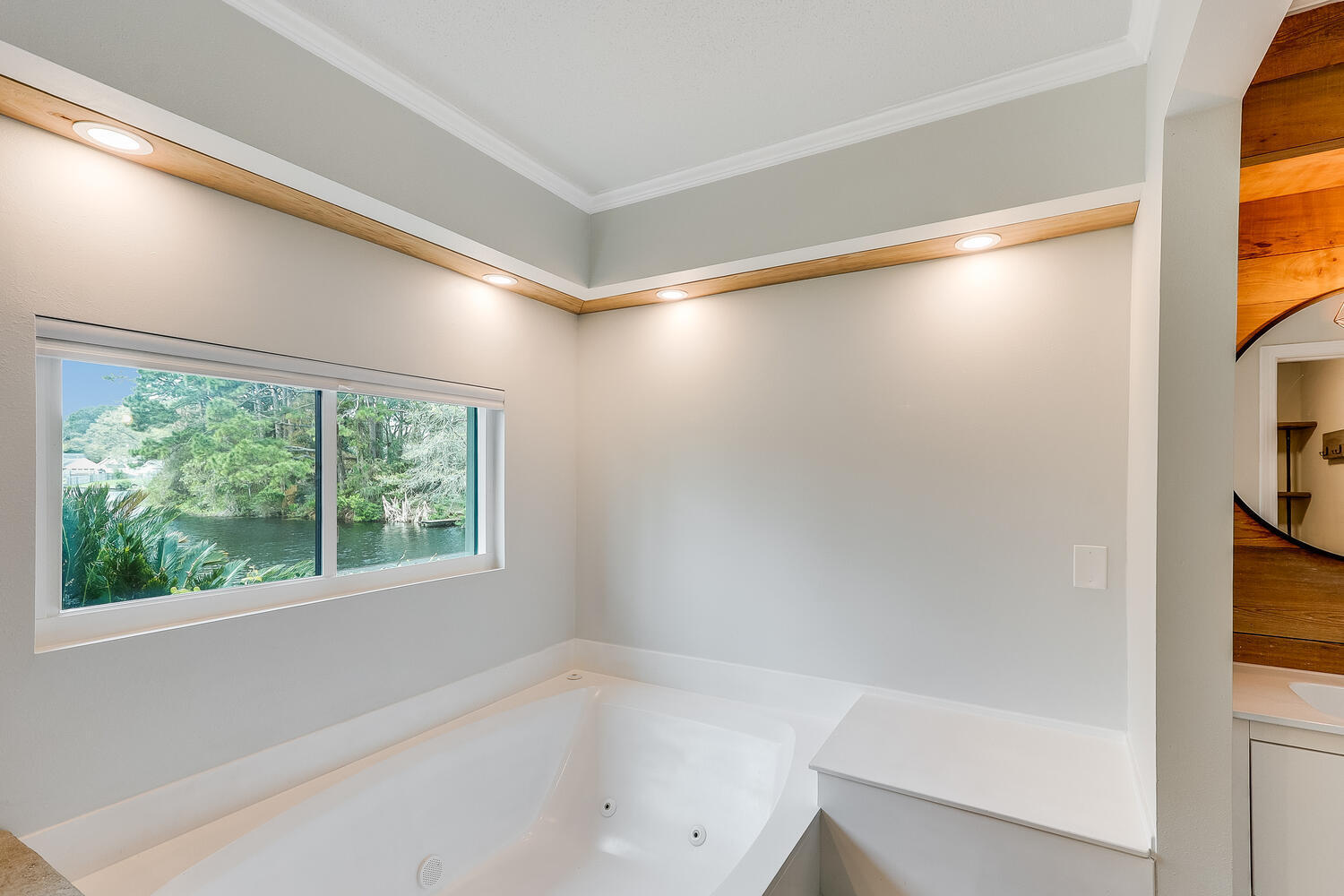 MARY ESTHER MANOR 1ST ADD - Residential Lease