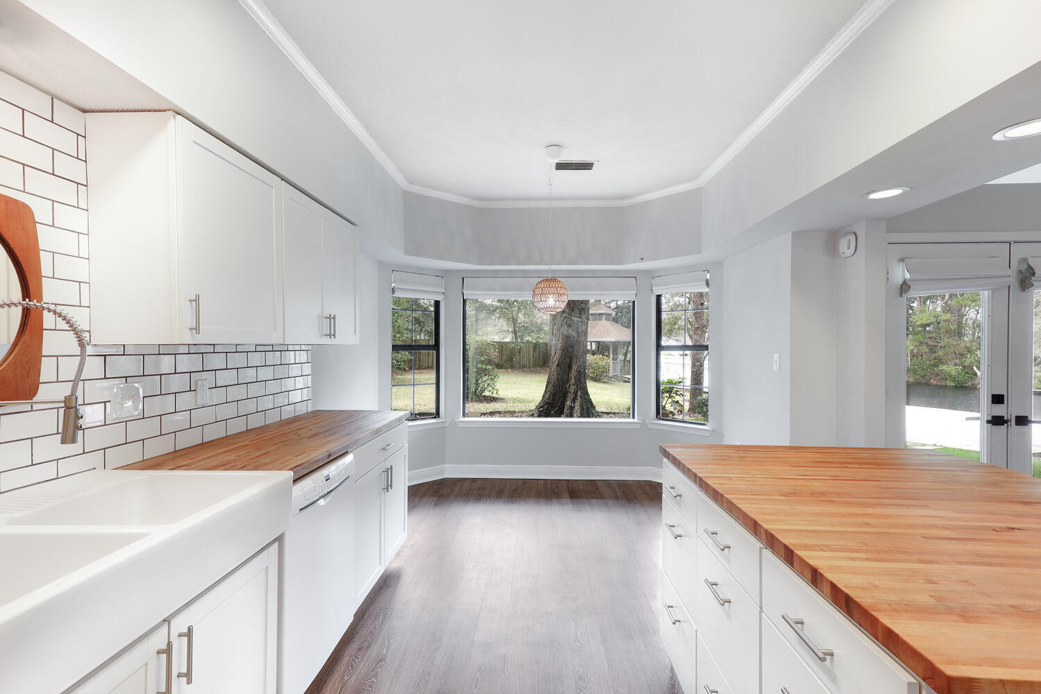 MARY ESTHER MANOR 1ST ADD - Residential Lease