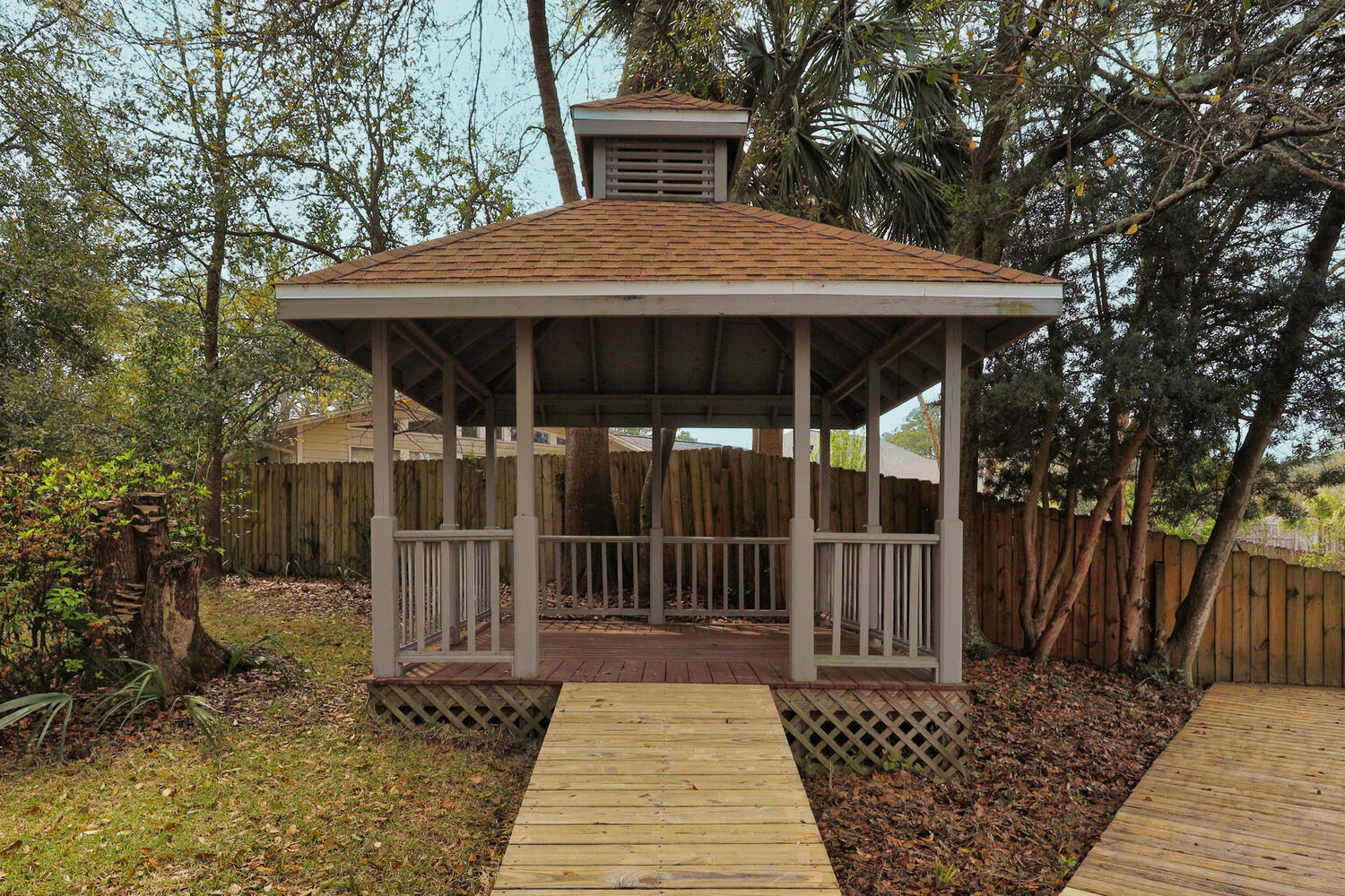 MARY ESTHER MANOR 1ST ADD - Residential Lease
