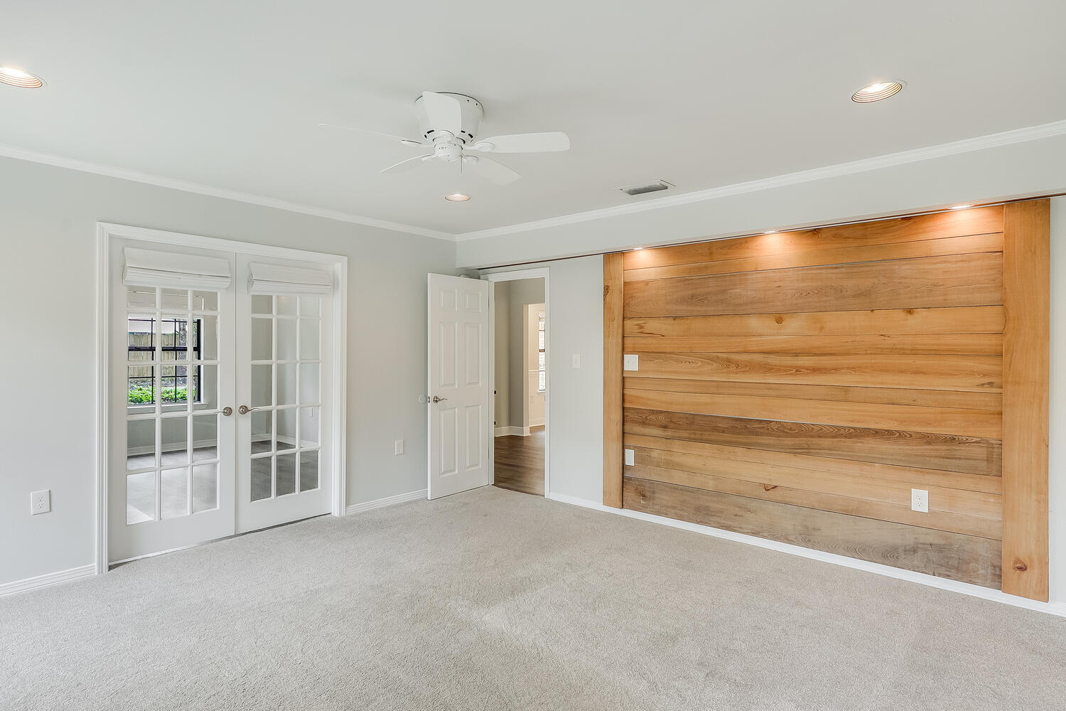 MARY ESTHER MANOR 1ST ADD - Residential Lease