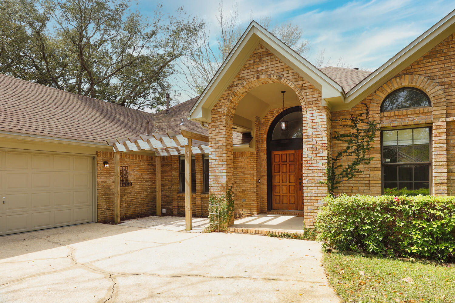 MARY ESTHER MANOR 1ST ADD - Residential Lease
