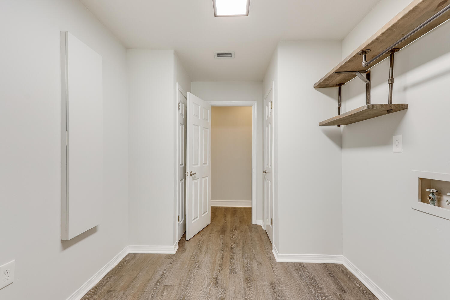 MARY ESTHER MANOR 1ST ADD - Residential Lease