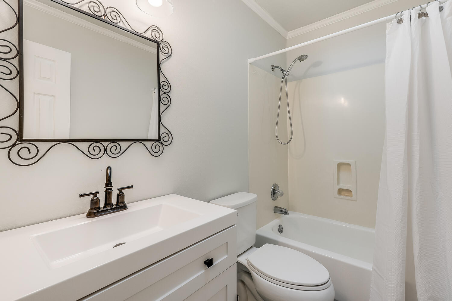 MARY ESTHER MANOR 1ST ADD - Residential Lease