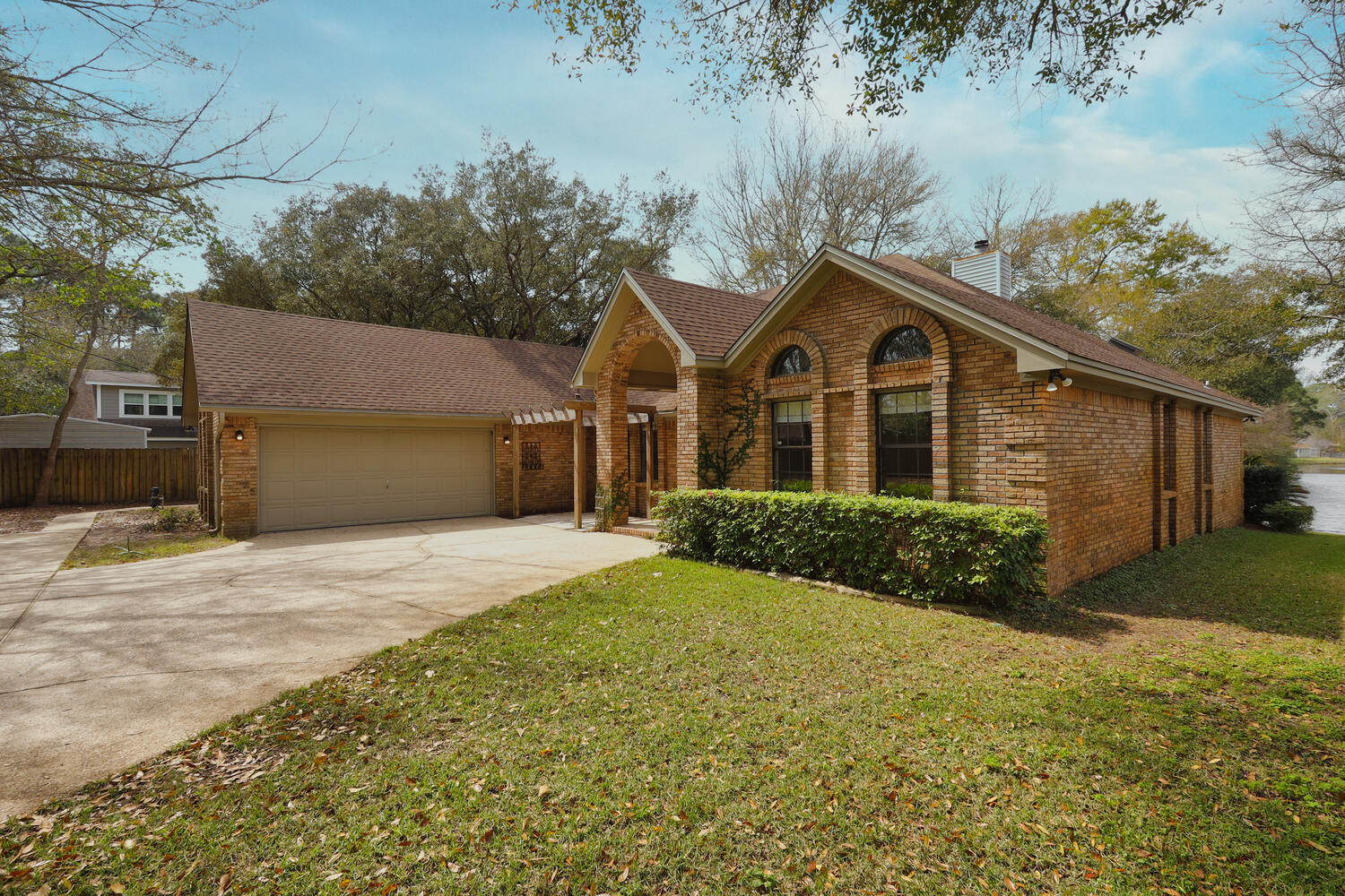 MARY ESTHER MANOR 1ST ADD - Residential Lease