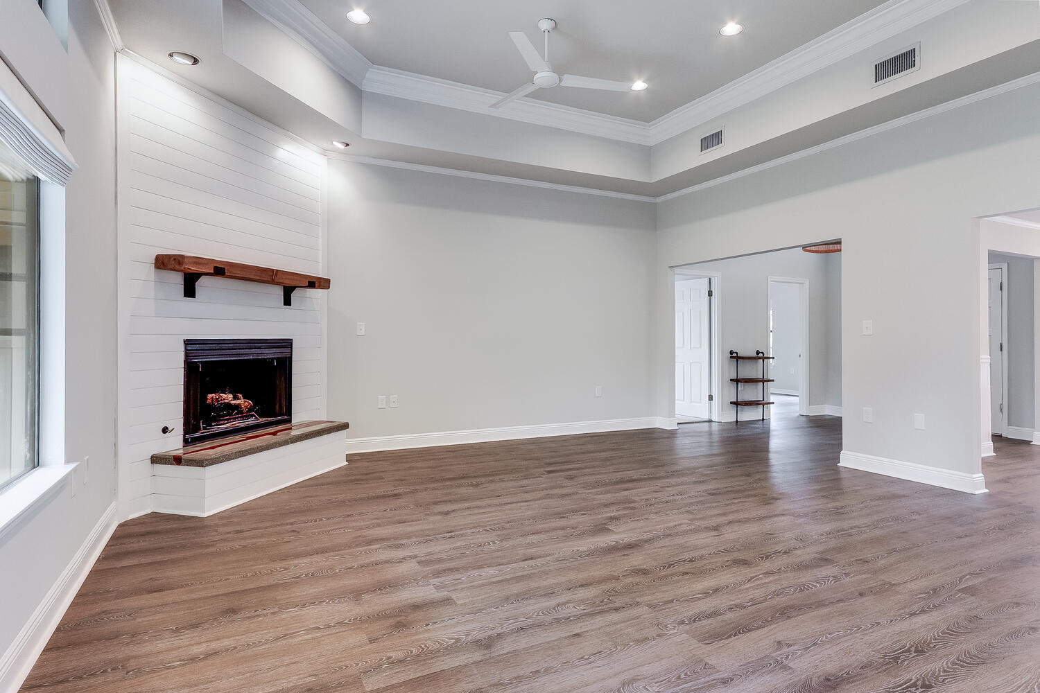 MARY ESTHER MANOR 1ST ADD - Residential Lease