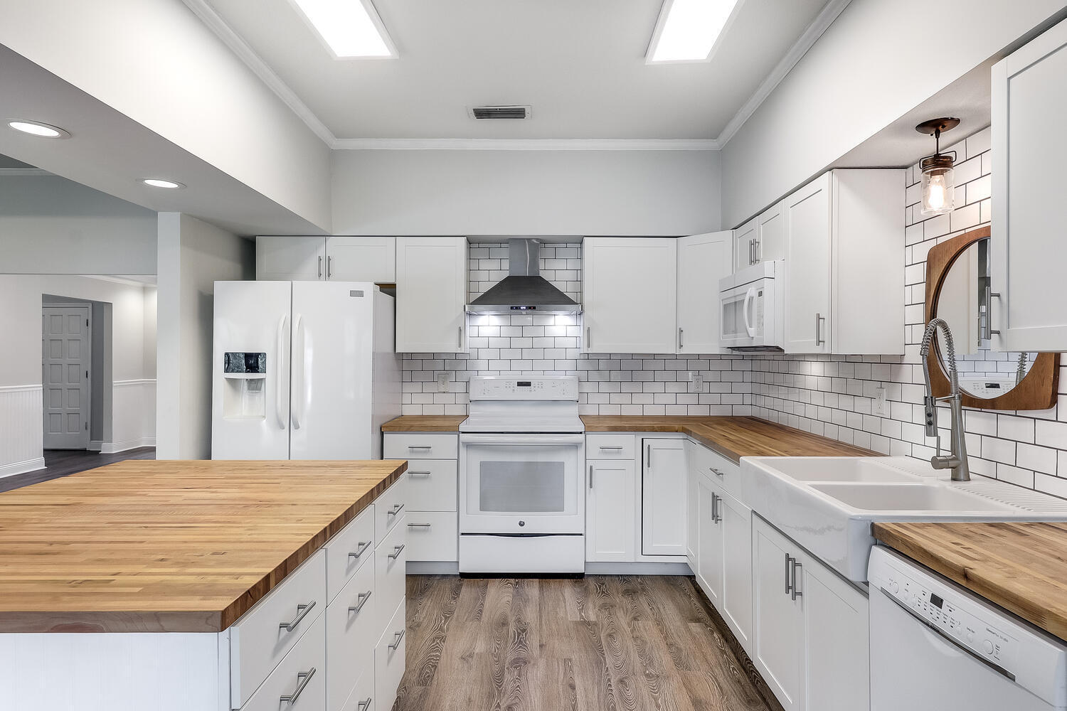 MARY ESTHER MANOR 1ST ADD - Residential Lease