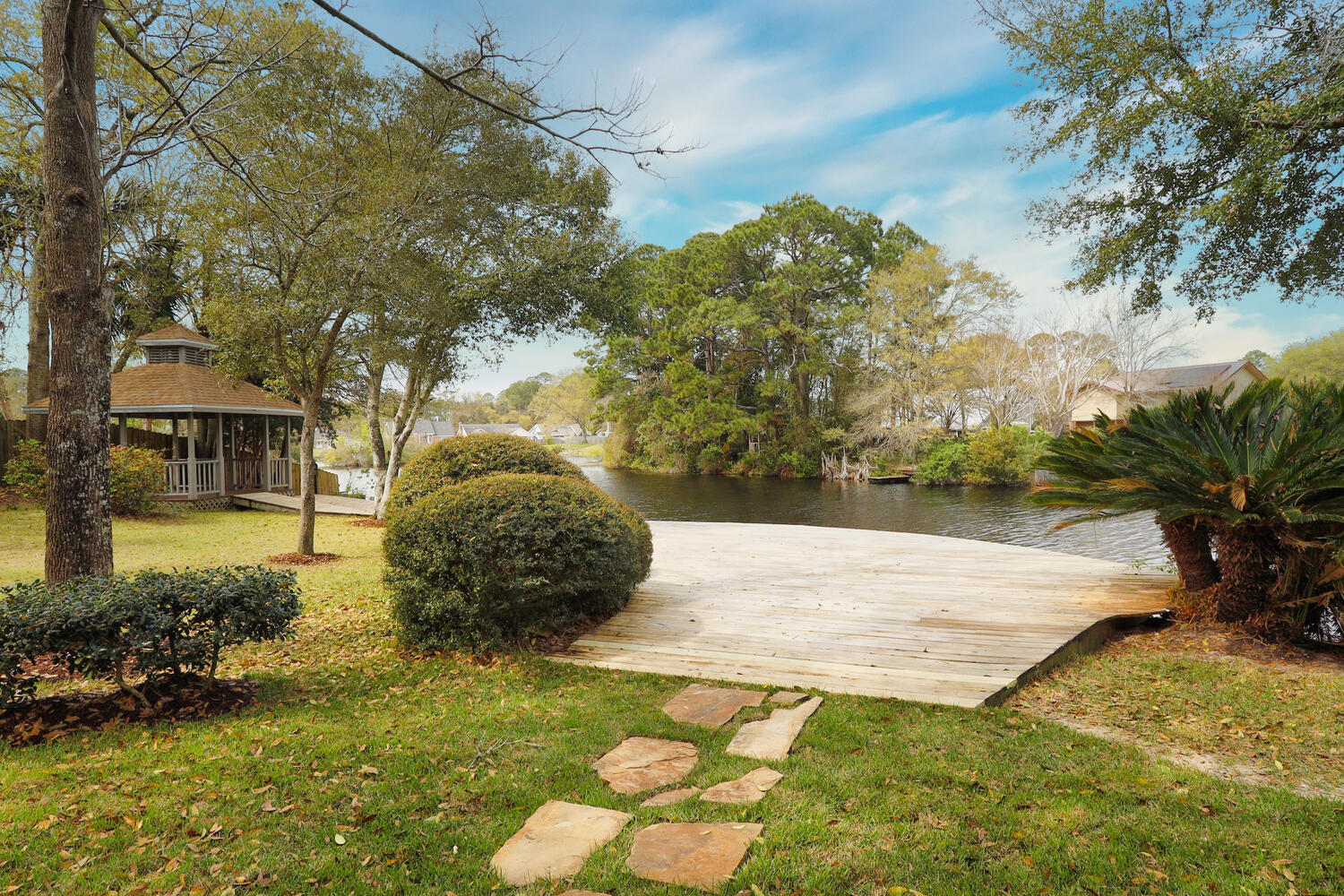 MARY ESTHER MANOR 1ST ADD - Residential Lease