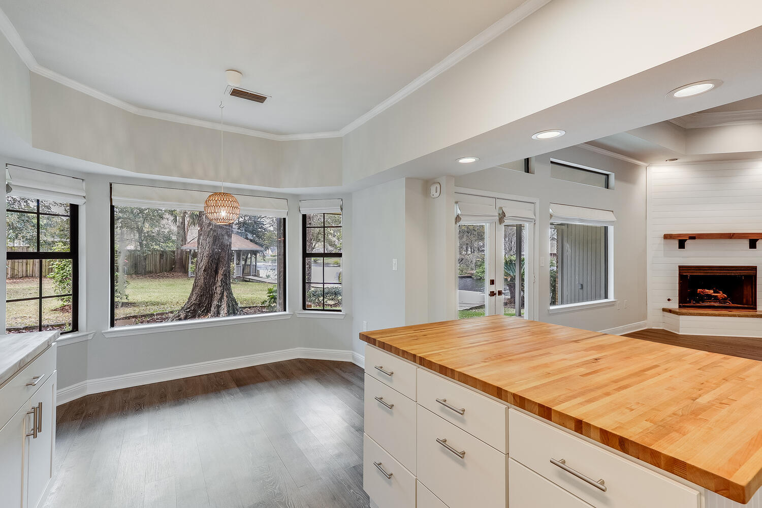 MARY ESTHER MANOR 1ST ADD - Residential Lease