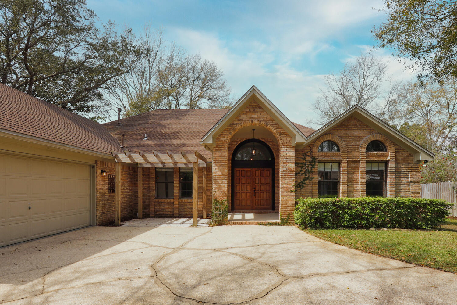 MARY ESTHER MANOR 1ST ADD - Residential Lease