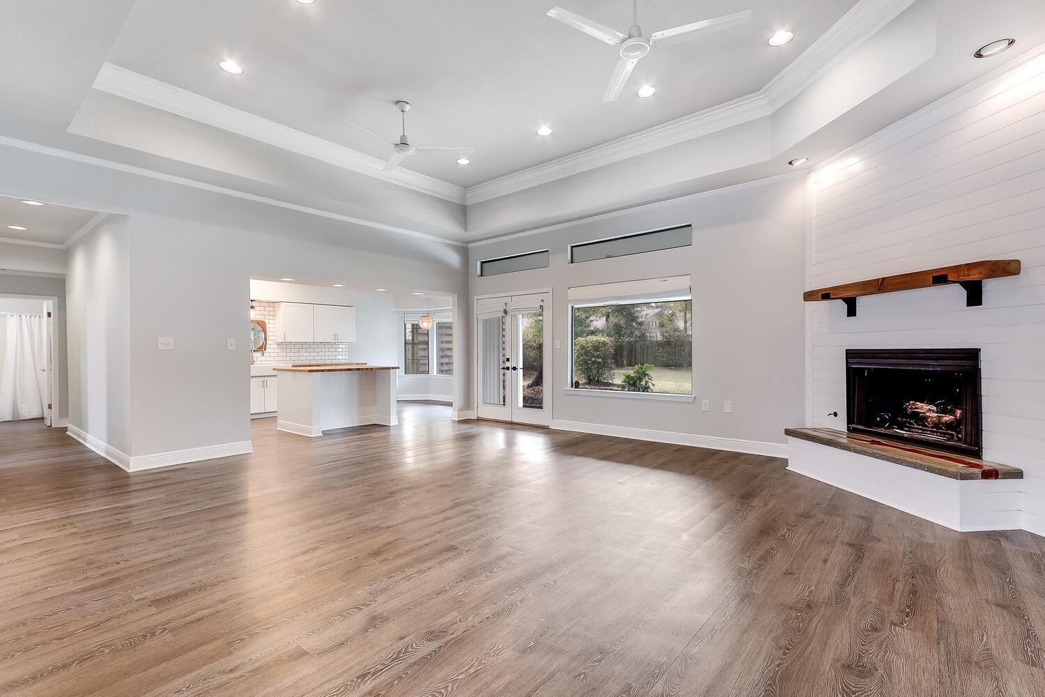 MARY ESTHER MANOR 1ST ADD - Residential Lease