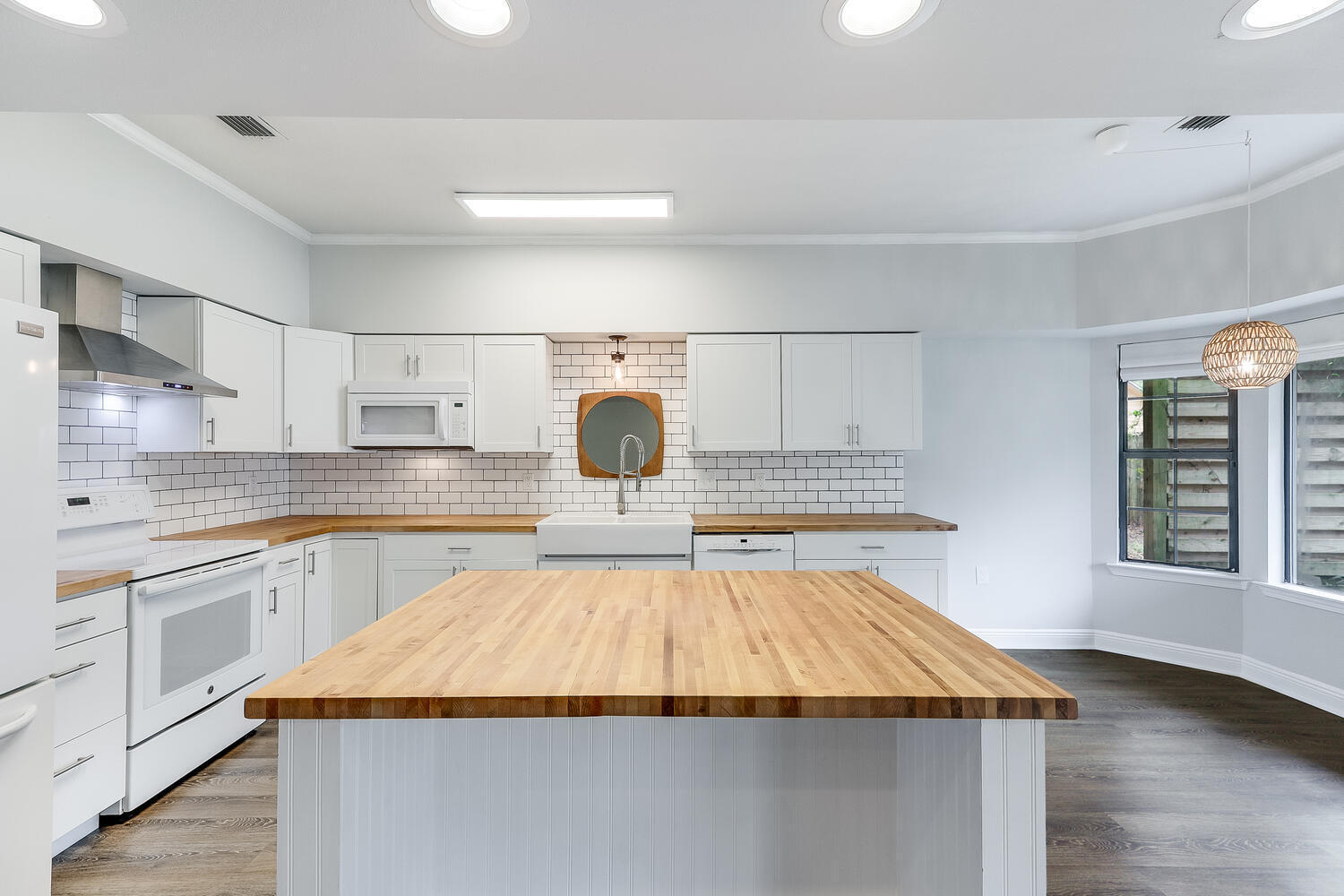 MARY ESTHER MANOR 1ST ADD - Residential Lease