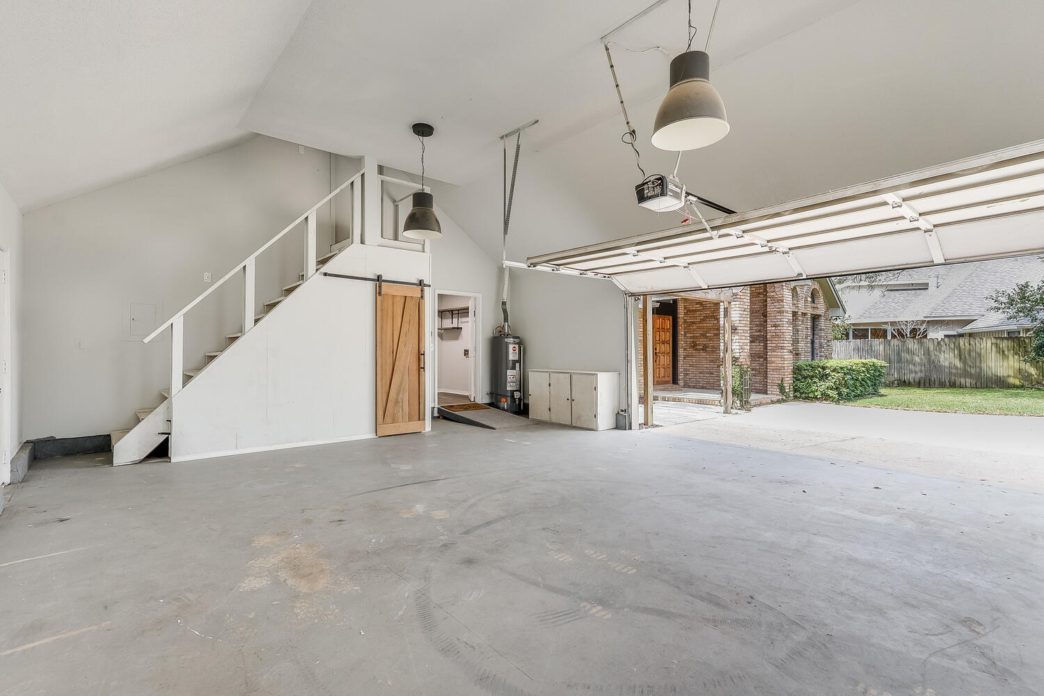MARY ESTHER MANOR 1ST ADD - Residential Lease