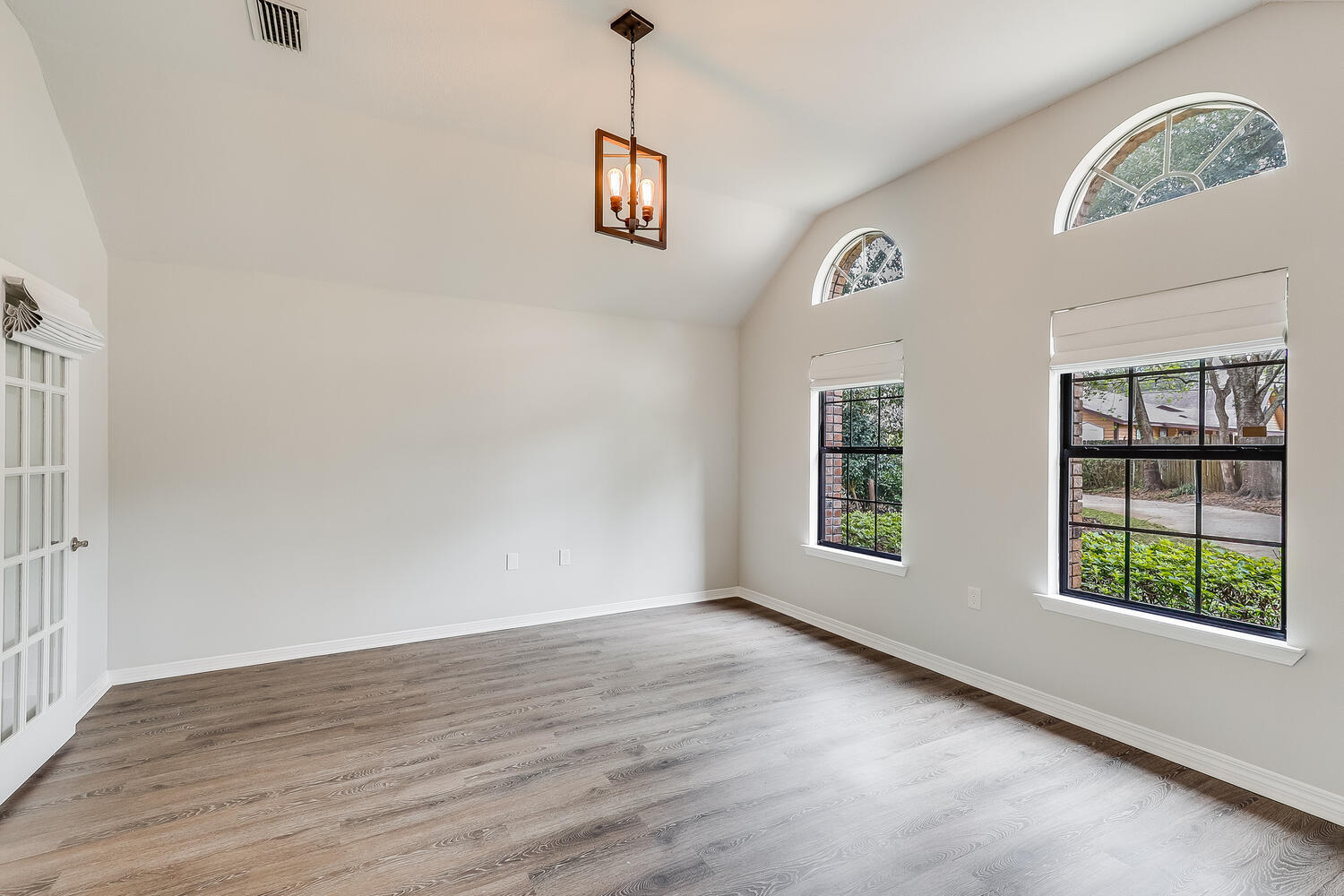 MARY ESTHER MANOR 1ST ADD - Residential Lease