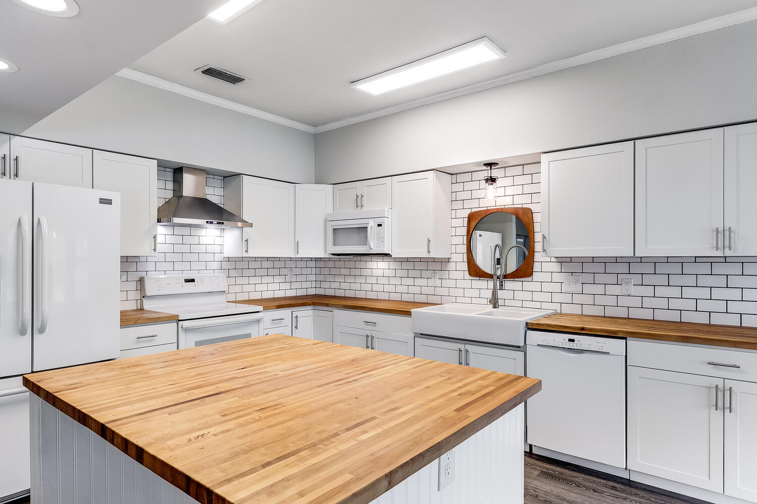 MARY ESTHER MANOR 1ST ADD - Residential Lease