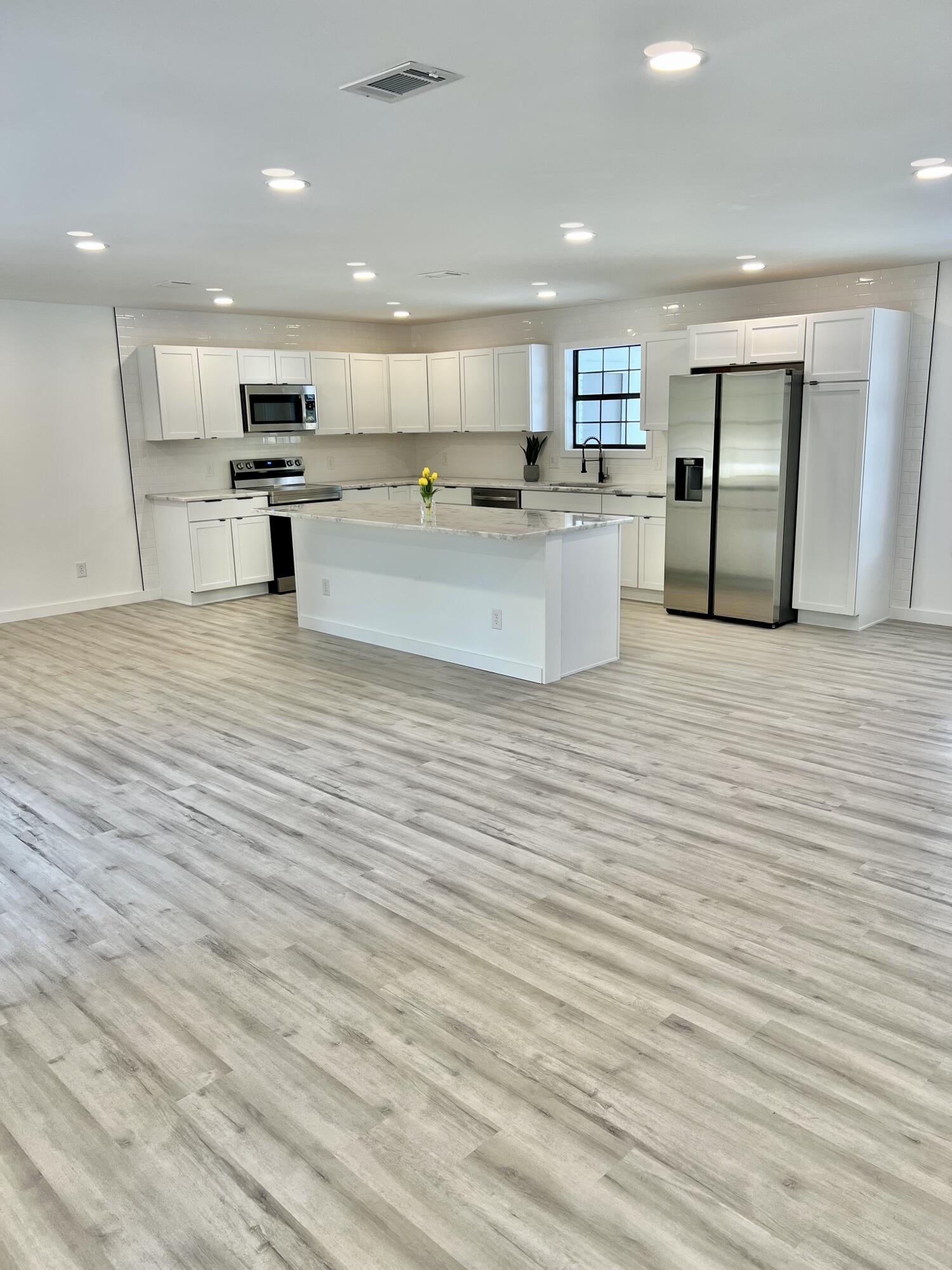 HOLLY HILLS - Residential