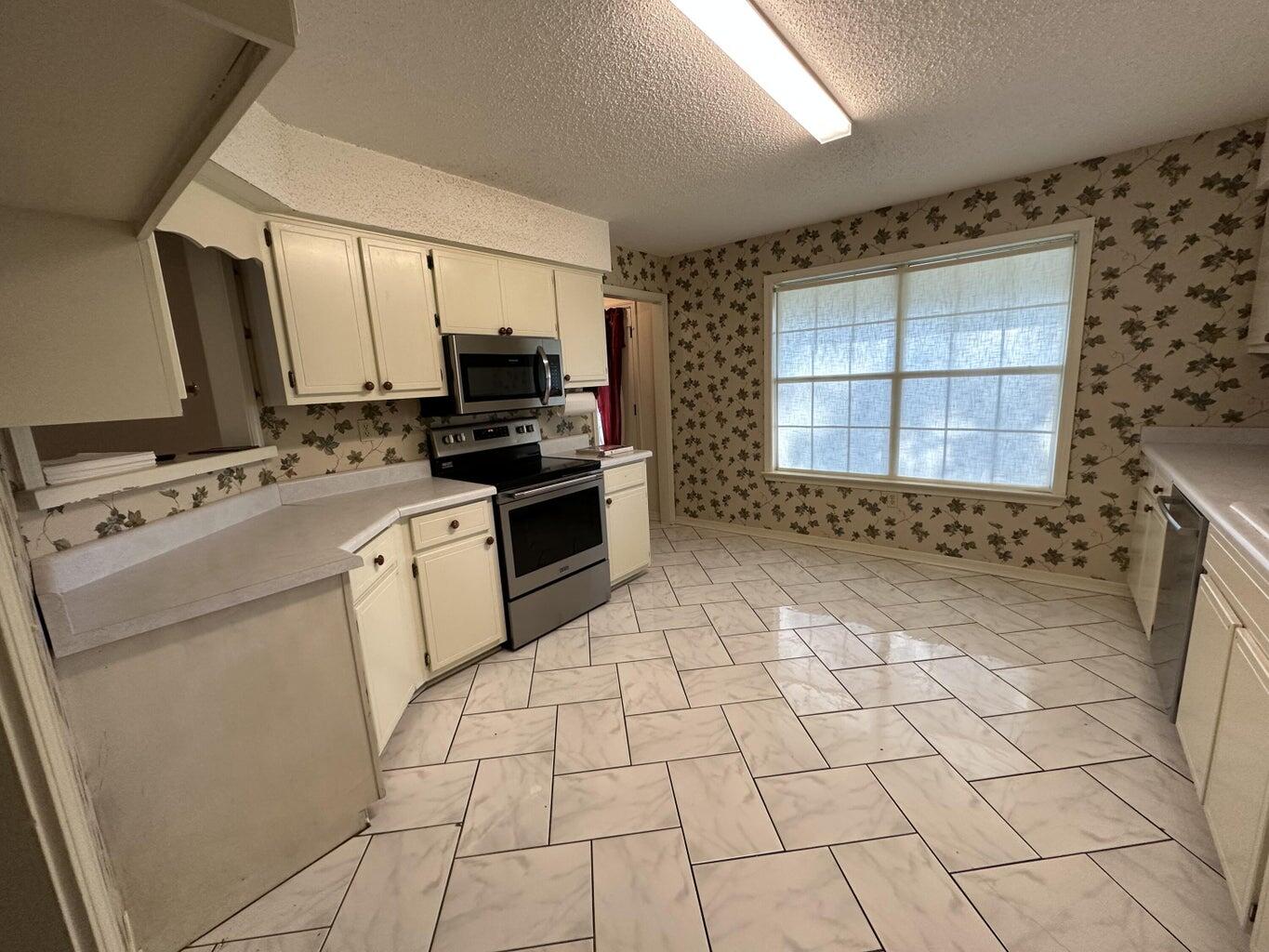 DOGWOOD ESTATES - Residential Lease